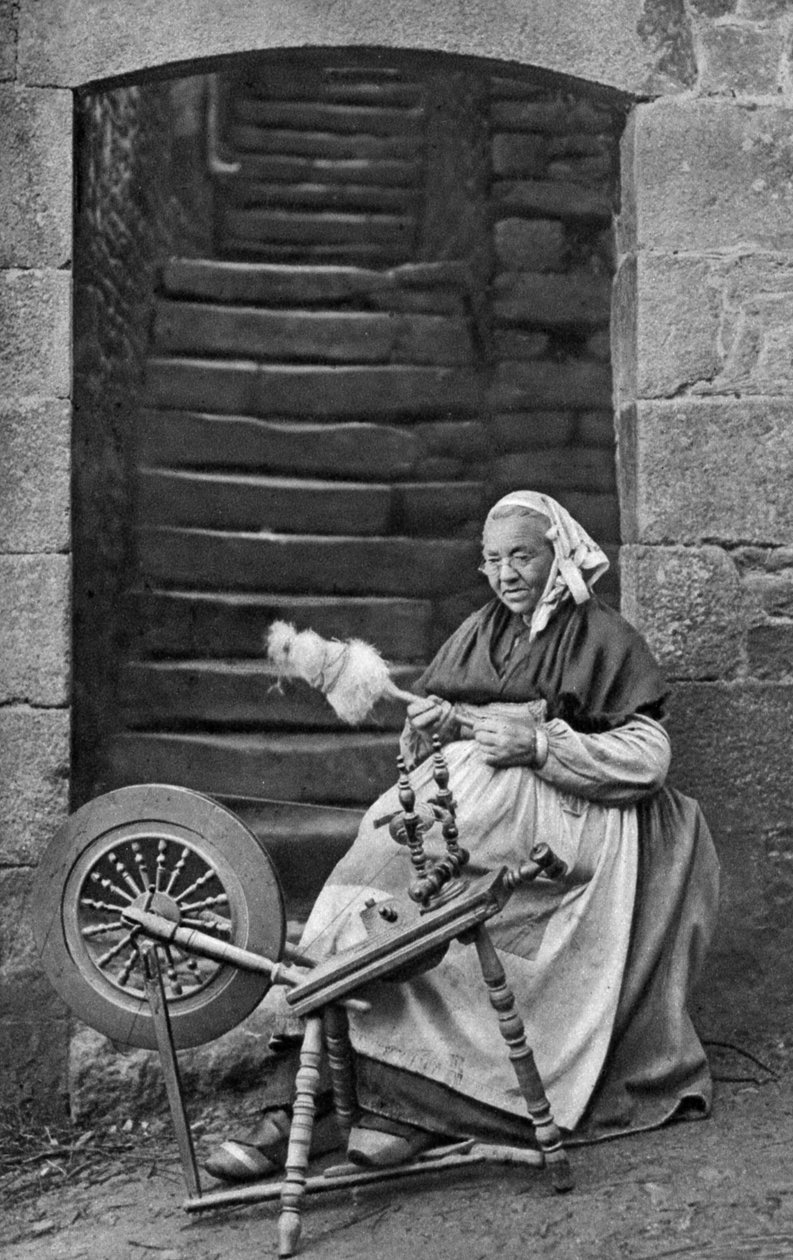 चरखा, दीनान, ब्रिटनी, फ्रांस की एक महिला, c1922 द्वारा अज्ञात