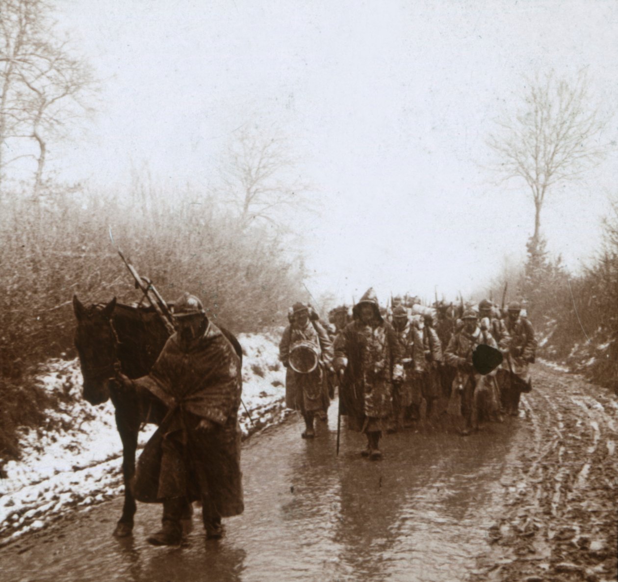 बर्फ में आगे बढ़ना, आर्टोइस, उत्तरी फ्रांस, c1914-c1918 द्वारा अज्ञात