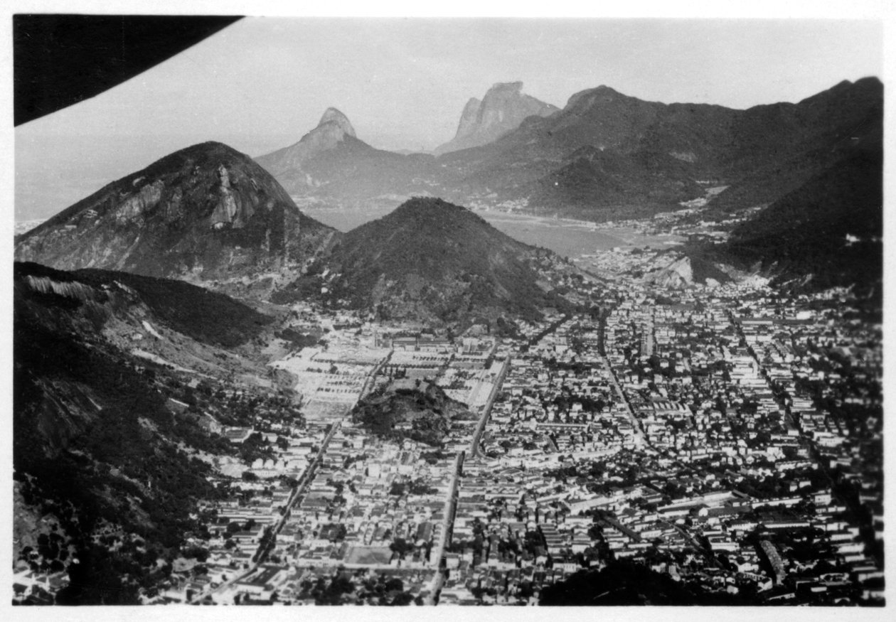 रियो डि जेनेरो, ब्राजील का हवाई दृश्य, एक ज़ेपेलिन, 1930 1933 से द्वारा अज्ञात