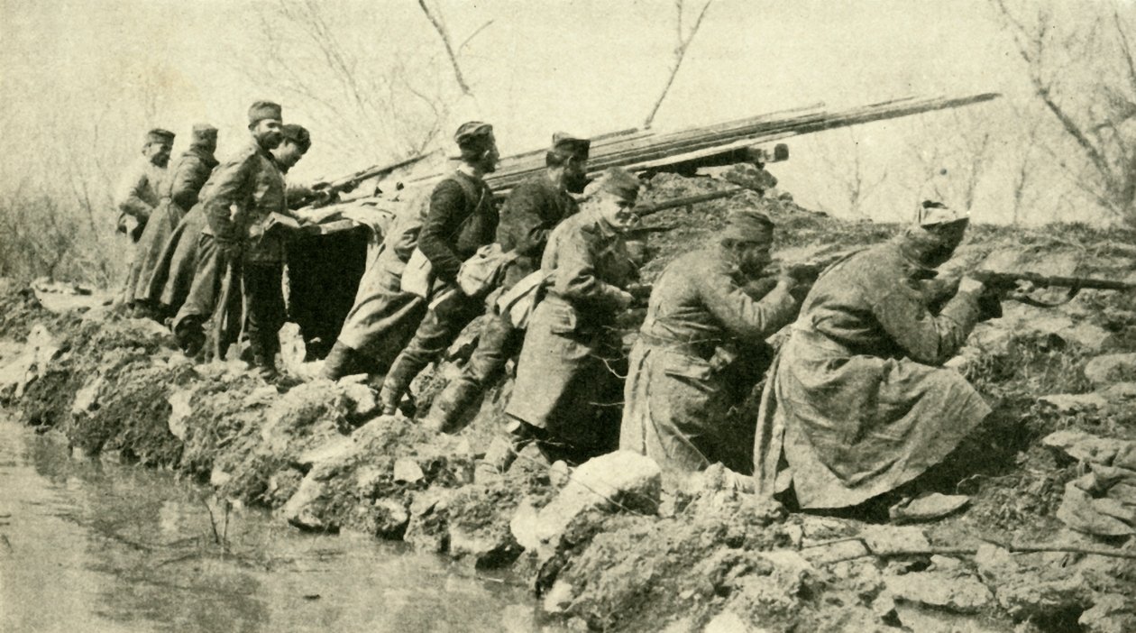 बारिश के बाद: सर्बियाई इन्फैंट्री ... बाढ़ के दौरान, प्रथम विश्व युद्ध, c1915, c1920। द्वारा अज्ञात