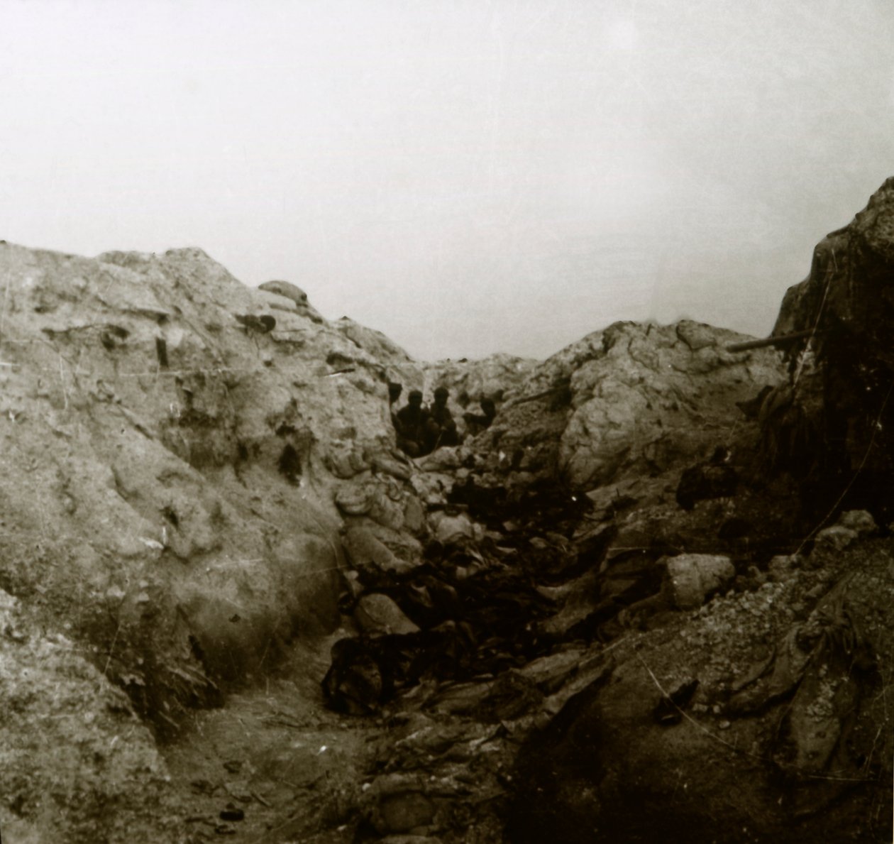 हमले के बाद, Rozieres, फ्रांस, c1914-c1918 द्वारा अज्ञात