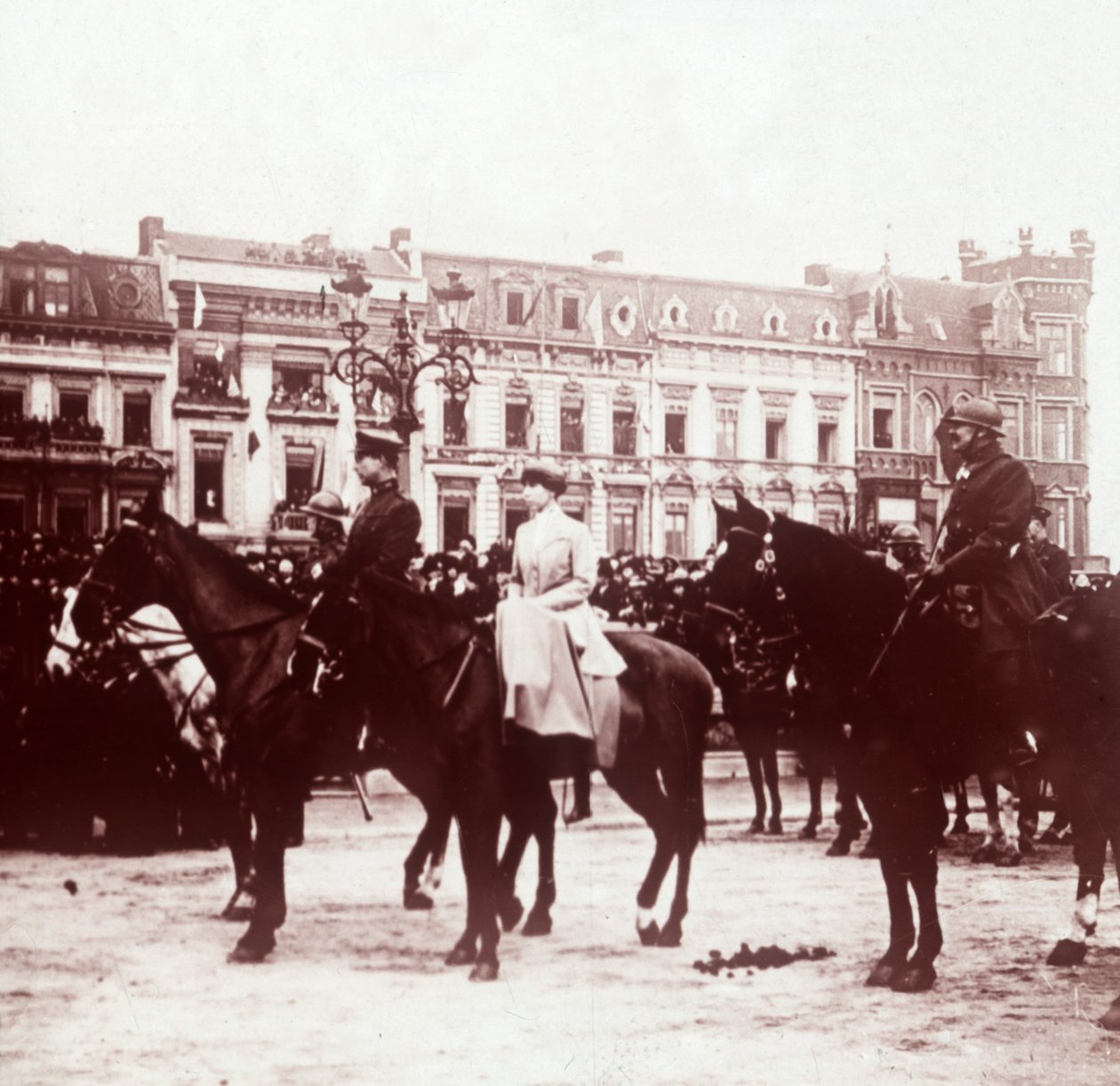 अल्बर्ट I और एलिजबेथ ऑफ बवेरिया में लीज, बेल्जियम, c1914-c1918 द्वारा अज्ञात