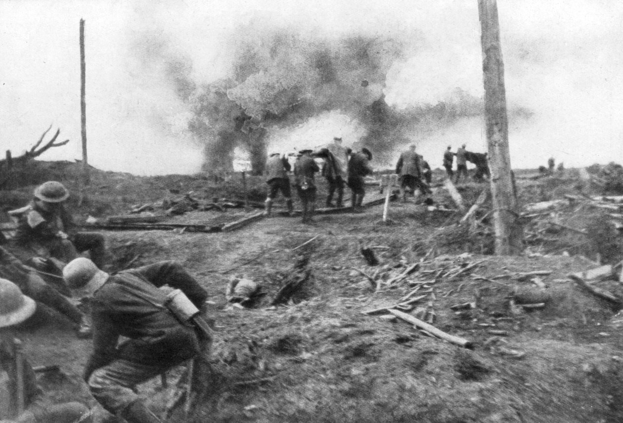 30 अक्टूबर, 1917 को Ypres, बेल्जियम के पास, मेनिन रोड पर सहयोगी सेना और जर्मन कैदी द्वारा अज्ञात