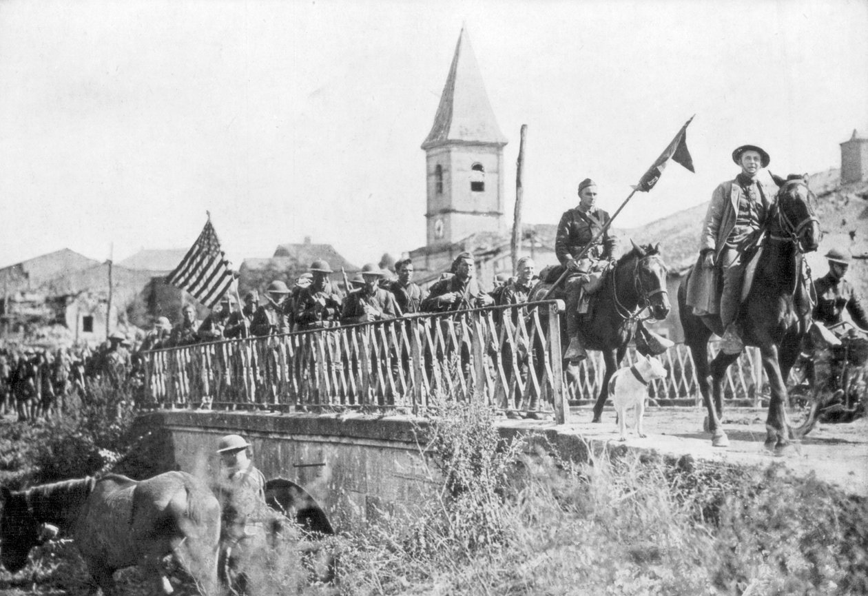 12-15 सितंबर 1918 को फ्रांस के सेंट-मिहिल के पास नोंसार्ड गांव में प्रवेश करते अमेरिकी सैनिक द्वारा अज्ञात