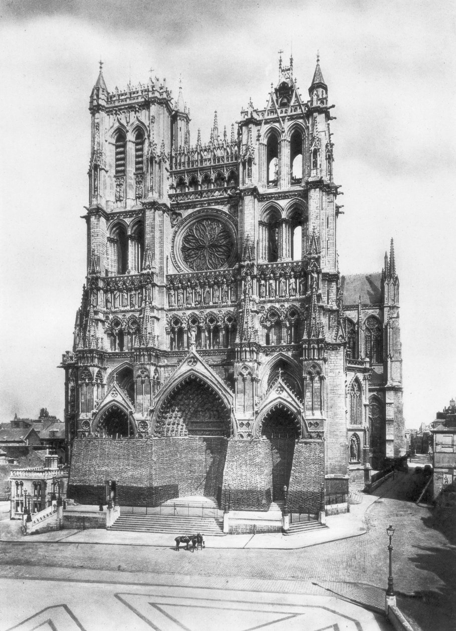 एमींस कैथेड्रल, पिकार्डी, फ्रांस, 1918 द्वारा अज्ञात