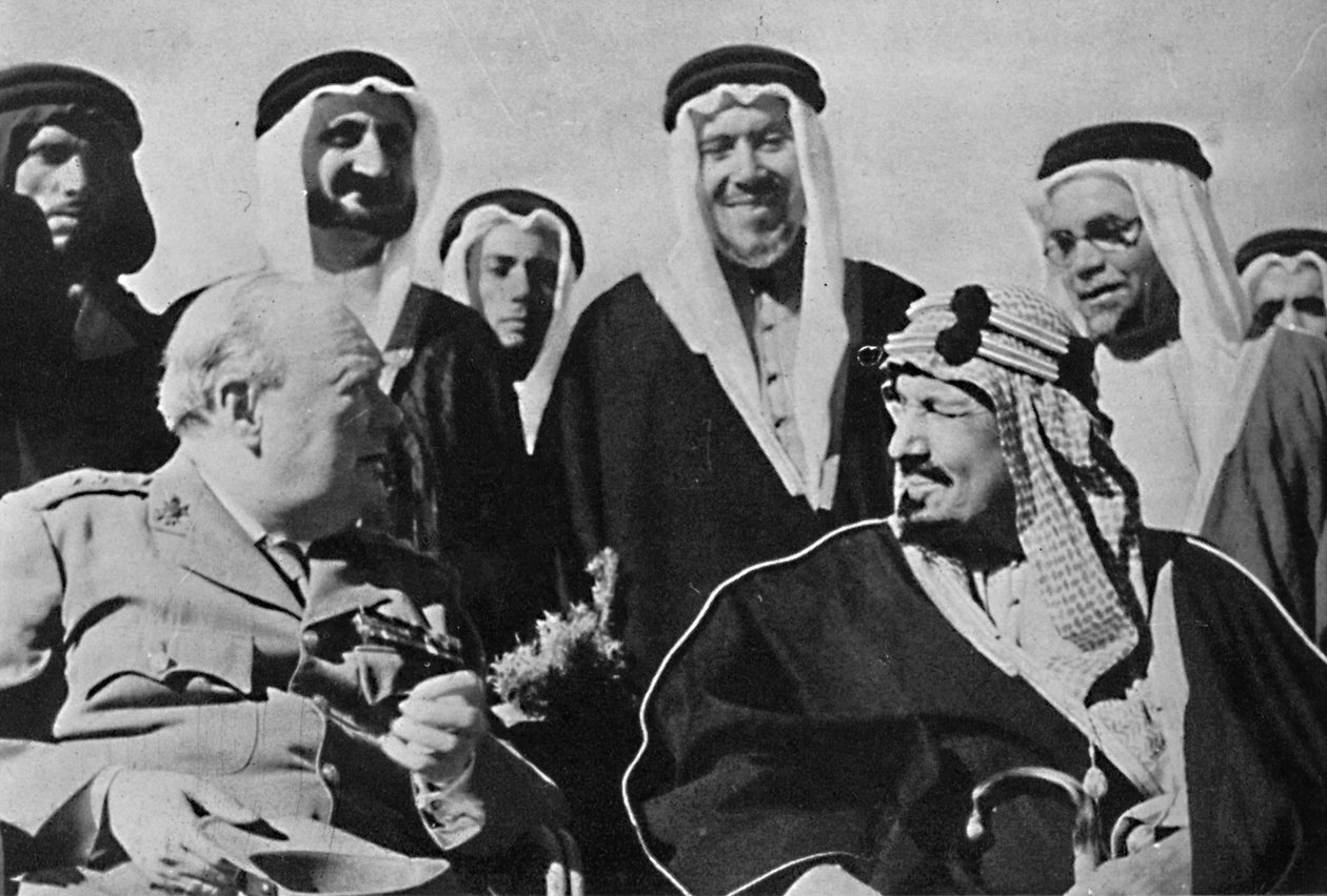 अन्य मध्य पूर्व शासकों में, सऊदी अरब के राजा इब्न सऊद, 1945 द्वारा अज्ञात