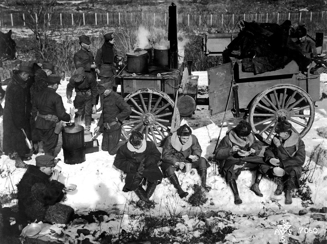 साइबेरिया, रूस में एक अमेरिकी पैदल सेना शिविर, दिसंबर 1918। द्वारा अज्ञात