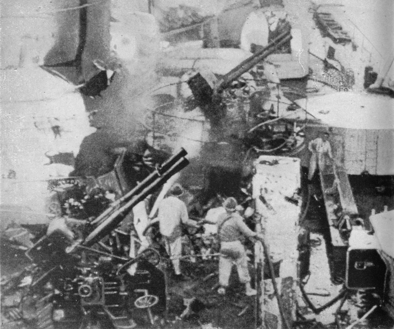 एक इतालवी युद्धपोत मारा जाता है, 1940 1943 द्वारा अज्ञात