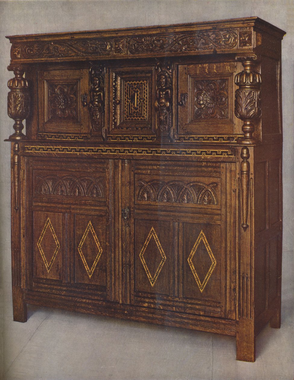 जेम्स इज़ शासन का एक ओक कोर्ट कपबोर्ड, c1615, 1936 द्वारा अज्ञात