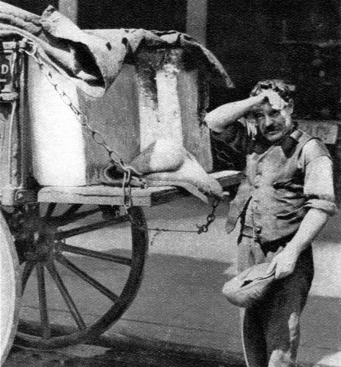 1926-1927, अपनी गाड़ी के साथ एक बर्फ आदमी द्वारा अज्ञात