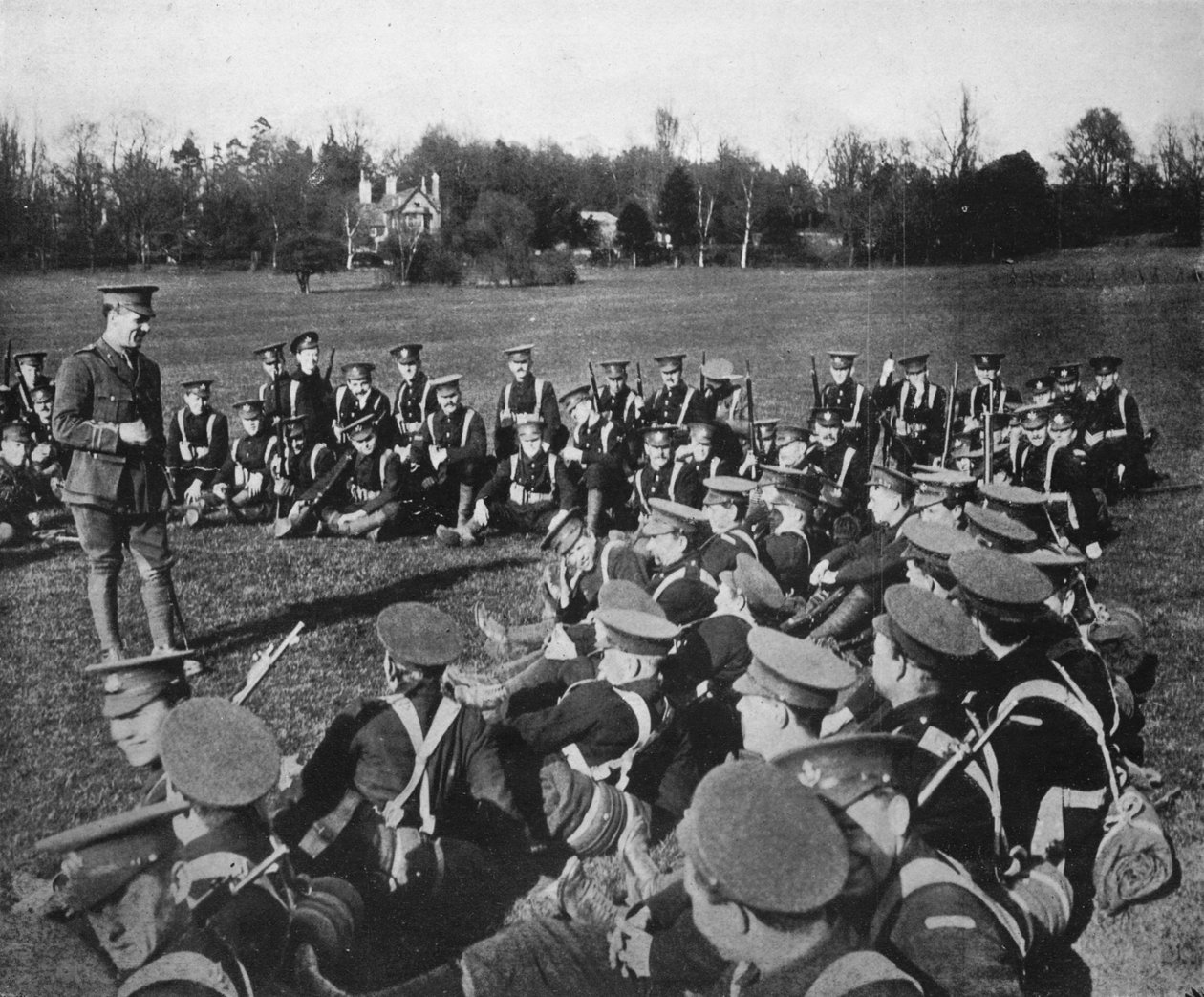पार्क्स, ऑक्सफोर्ड, 1915 में एक ओपन-एयर व्याख्यान द्वारा अज्ञात