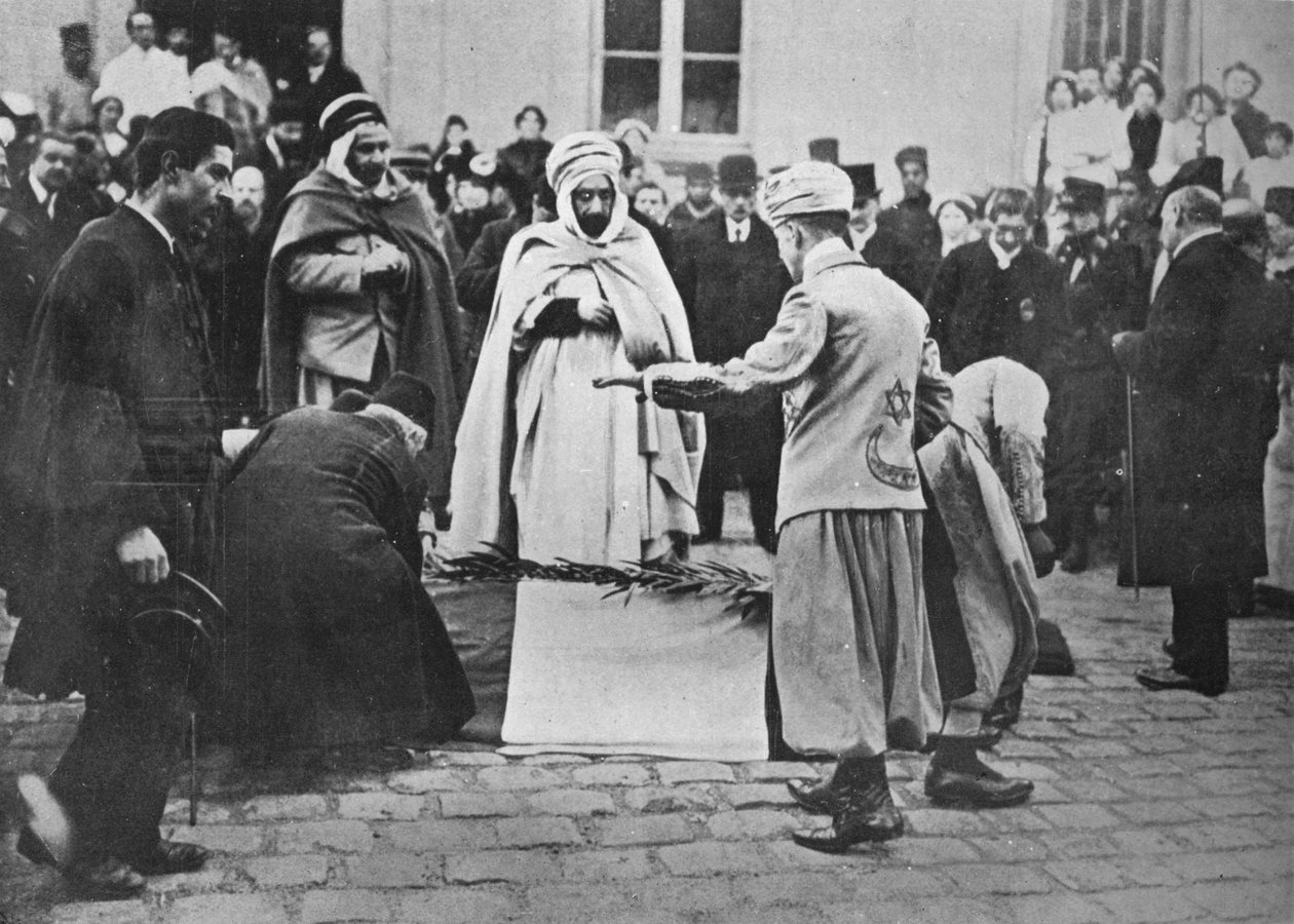 पेरिस में एक असामान्य दृश्य, 1914 द्वारा अज्ञात
