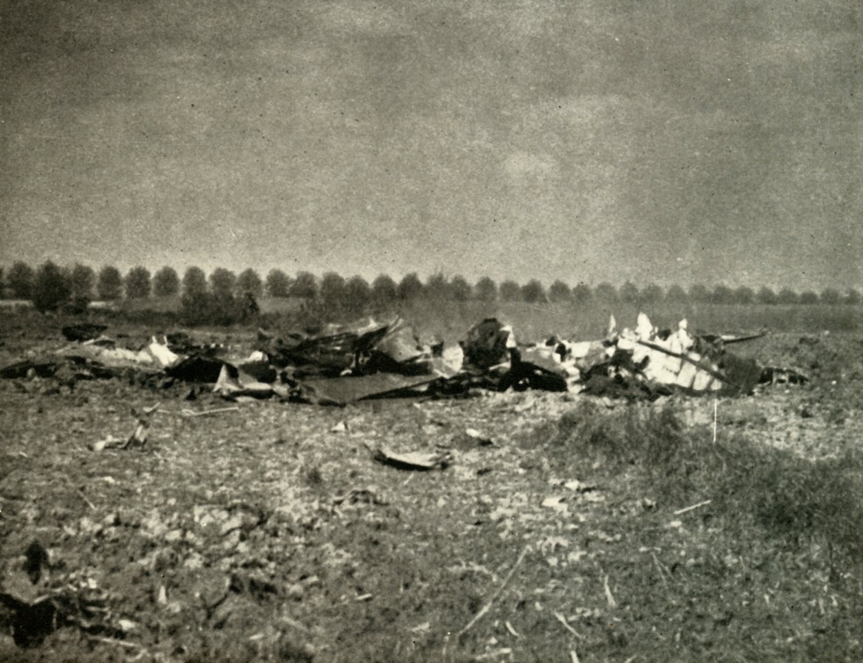 और बाद में: 1939-1940, 1941 में एक फ्रांसीसी क्षेत्र में एक हेन्केल का अंत। द्वारा अज्ञात