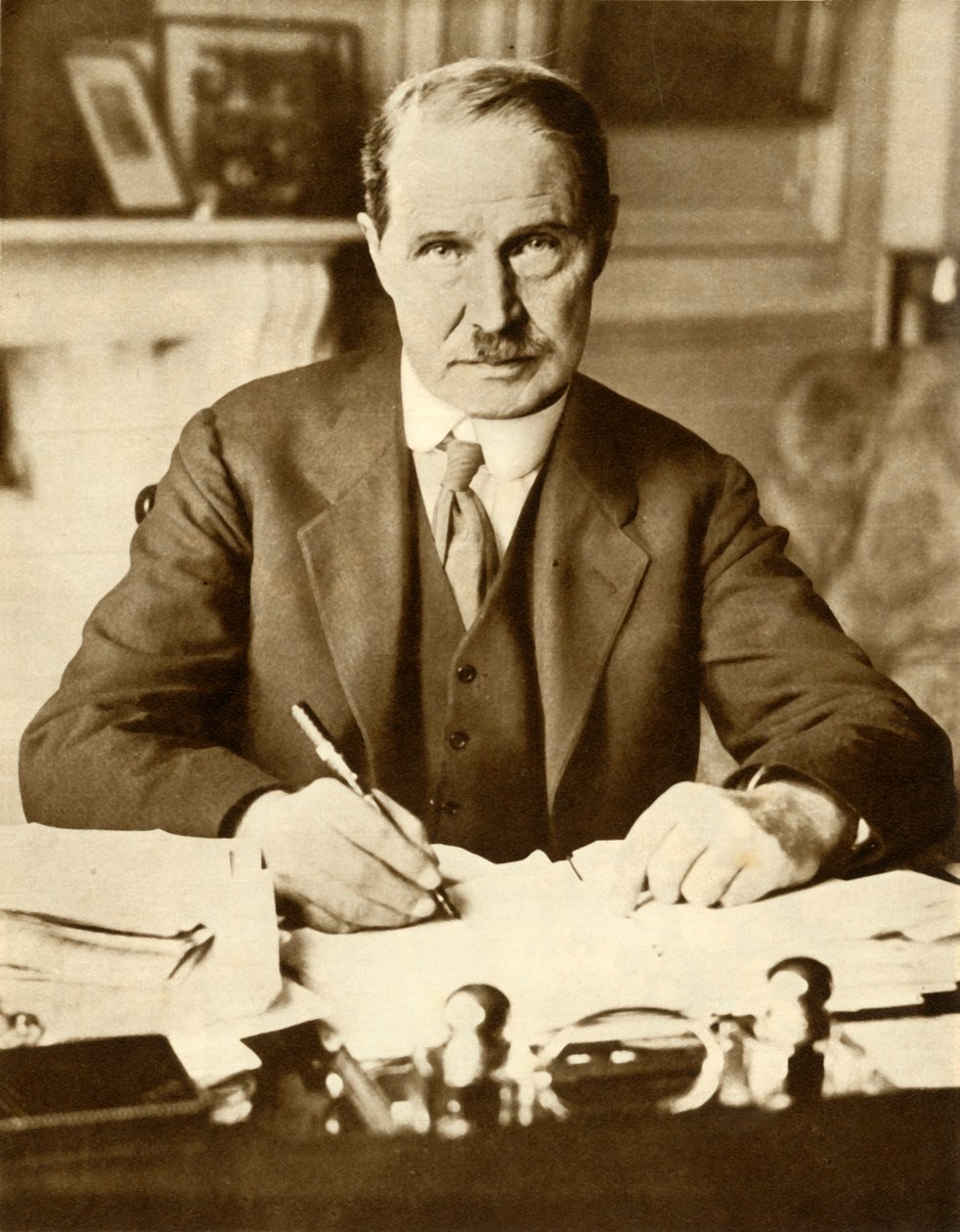 एंड्रयू बॉनर लॉ, 1922, 1935। द्वारा अज्ञात