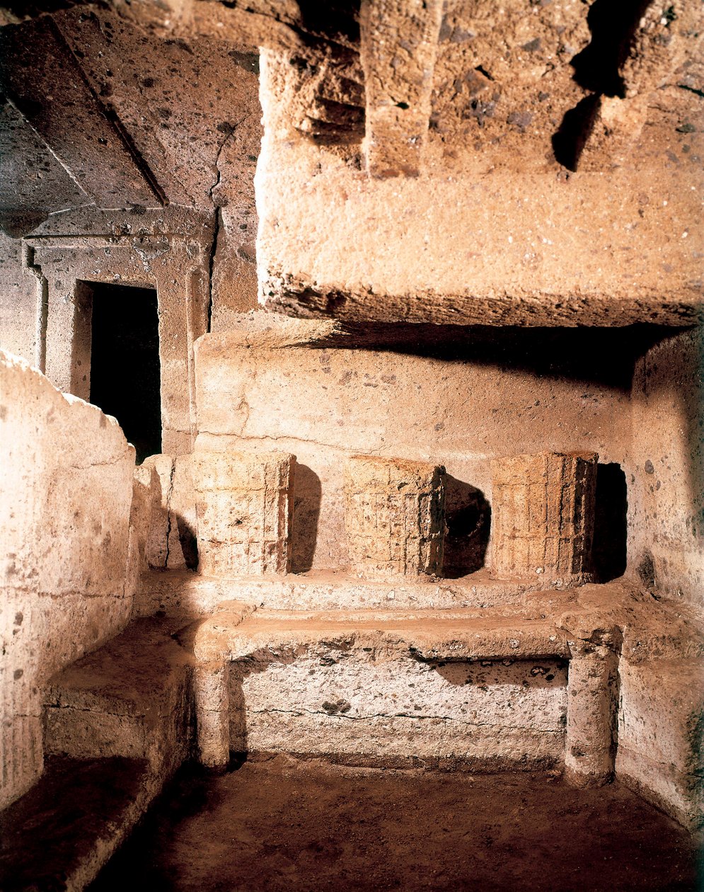 एट्रस्केन वास्तुकला: घंटी का मकबरा। 7वीं शताब्दी ईसा पूर्व। Cerveteri. मोंटे एबटोन का क़ब्रिस्तान। इटली द्वारा अज्ञात