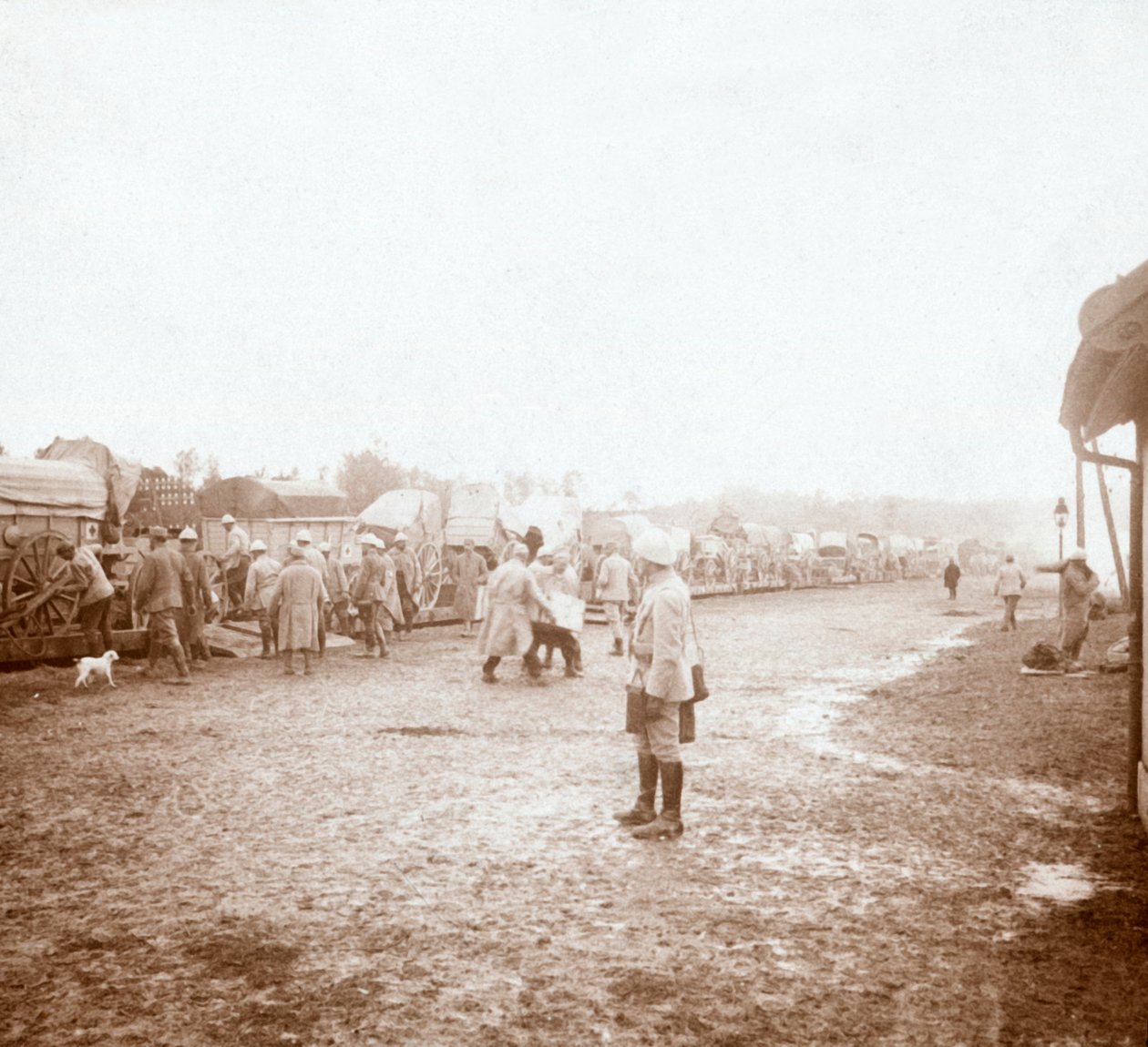 रेविन्ग, उत्तरी फ्रांस, C1914-c1918 पर पहुंचते हुए द्वारा अज्ञात