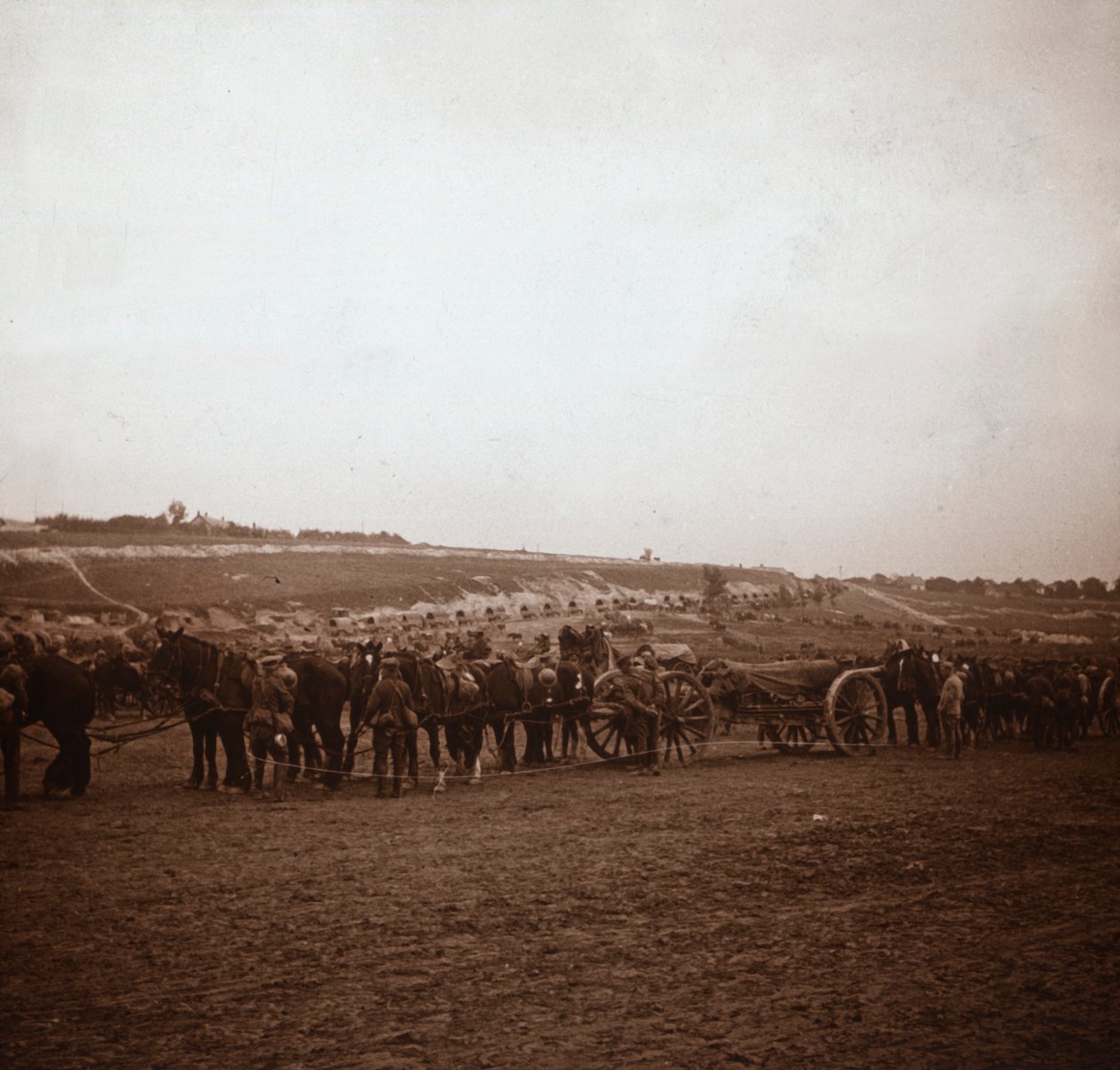 आर्टिलरी, जेनेकोर्ट, उत्तरी फ्रांस, c1914-c1918 द्वारा अज्ञात