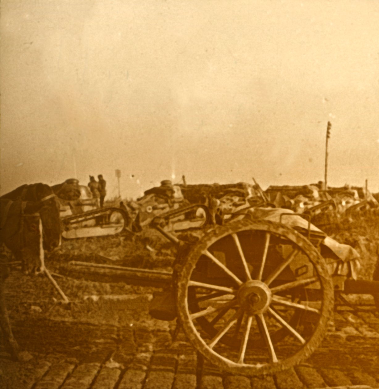 टैंकों की विधानसभा, c1914-c1918 द्वारा अज्ञात