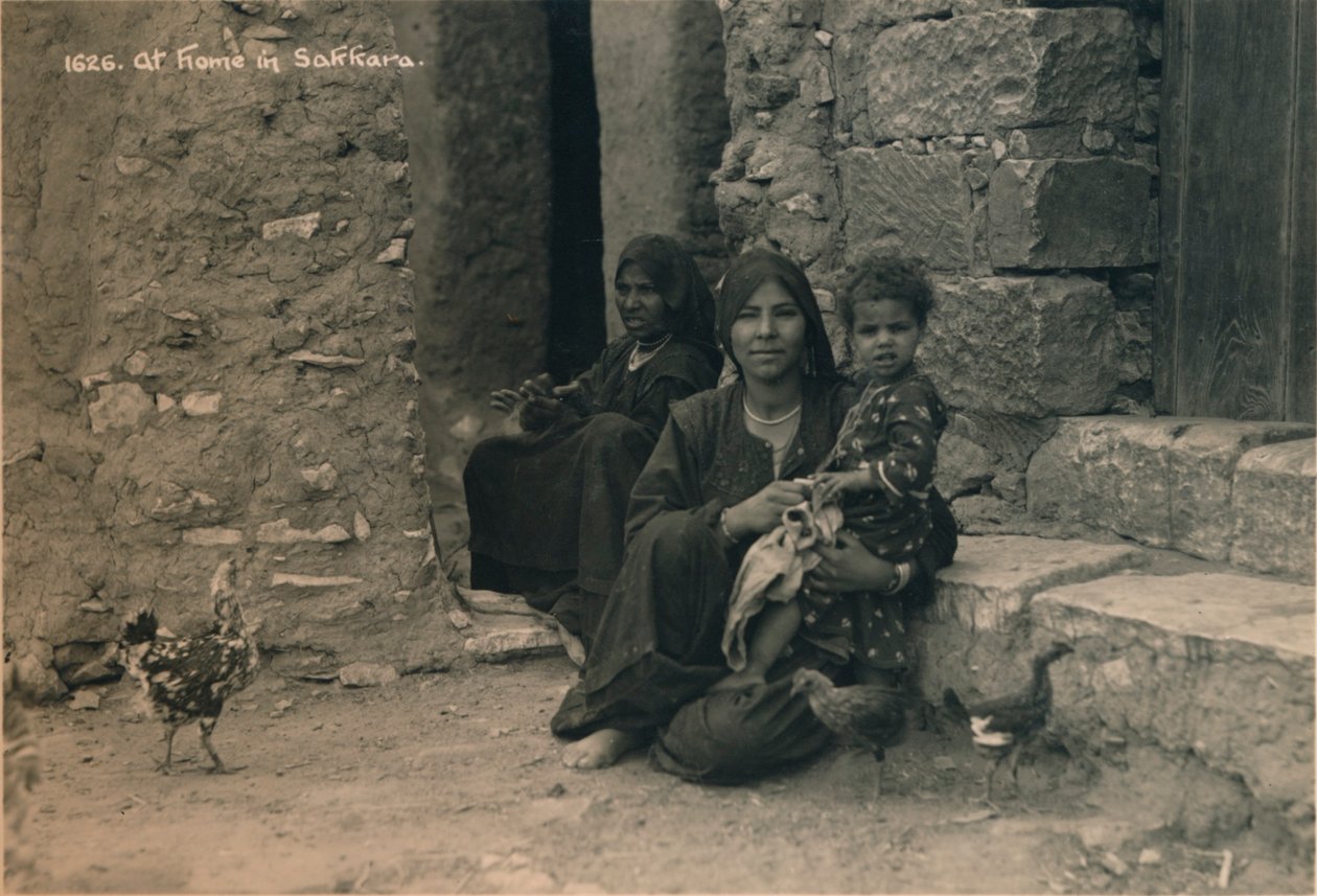 1936 में मिस्र के सककारा में घर द्वारा अज्ञात