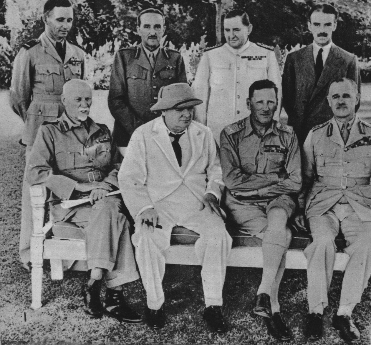 मिस्र में मोर्चे पर: मि। चर्चिल काहिरा में मध्य पूर्व युद्ध परिषद, 1942 के सदस्यों के साथ द्वारा अज्ञात