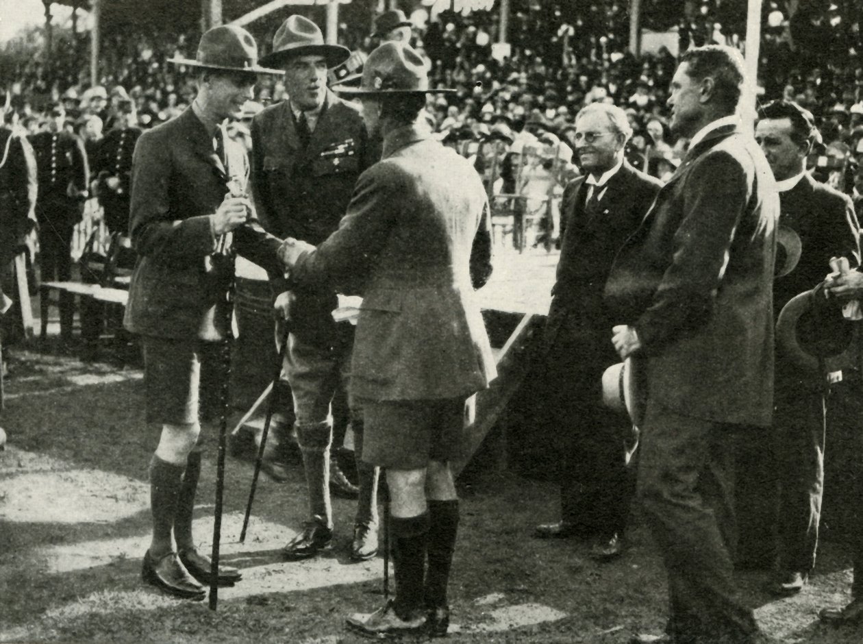 बॉय स्काउट्स एंड गर्ल गाइड्स, एडिलेड, ऑस्ट्रेलिया, 1927, 1937 की परेड में। द्वारा अज्ञात