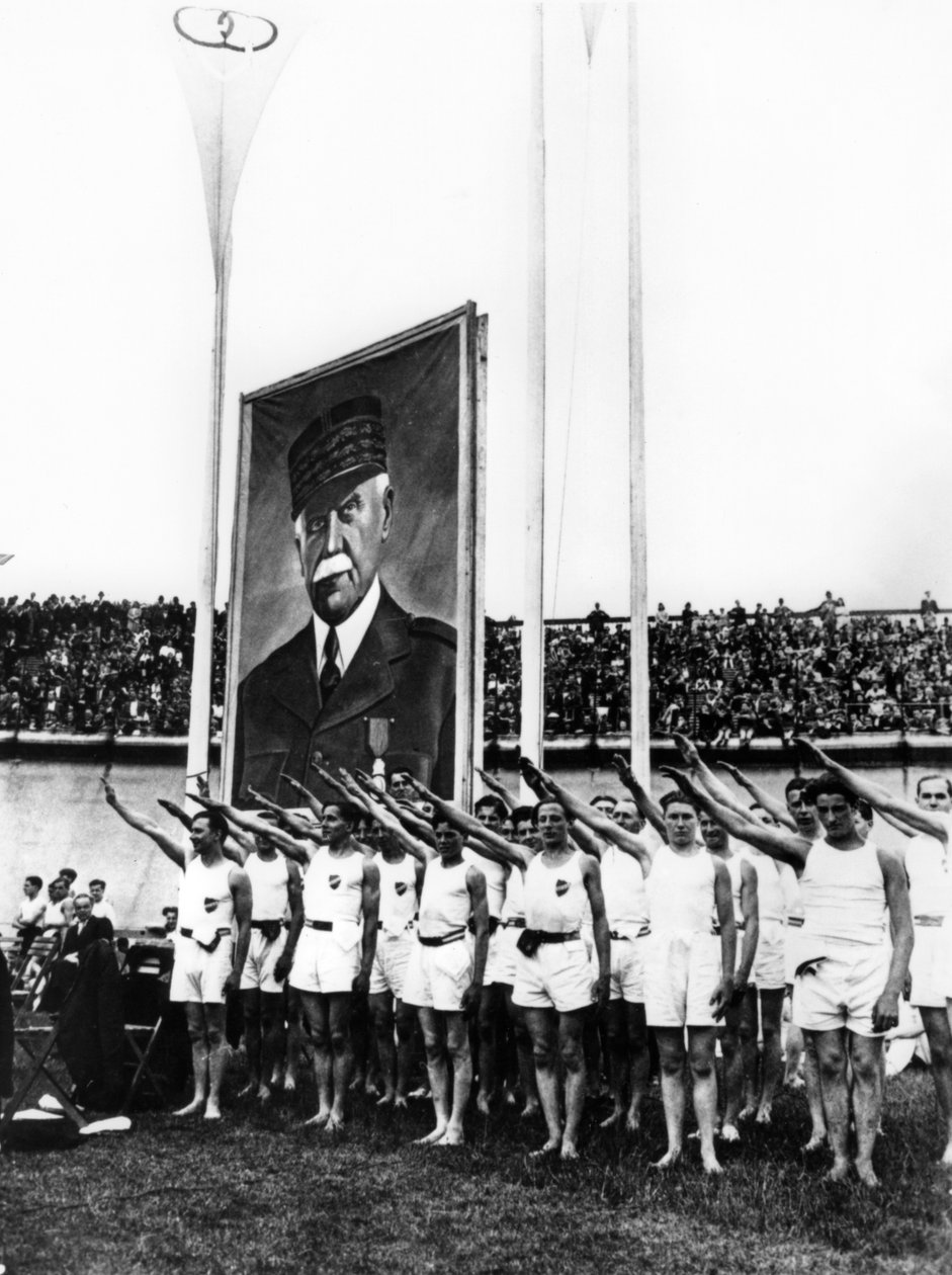 एथलीटों को सलामी देने वाले फासीवादी, Parc des Princes, Paris, 1941 द्वारा अज्ञात