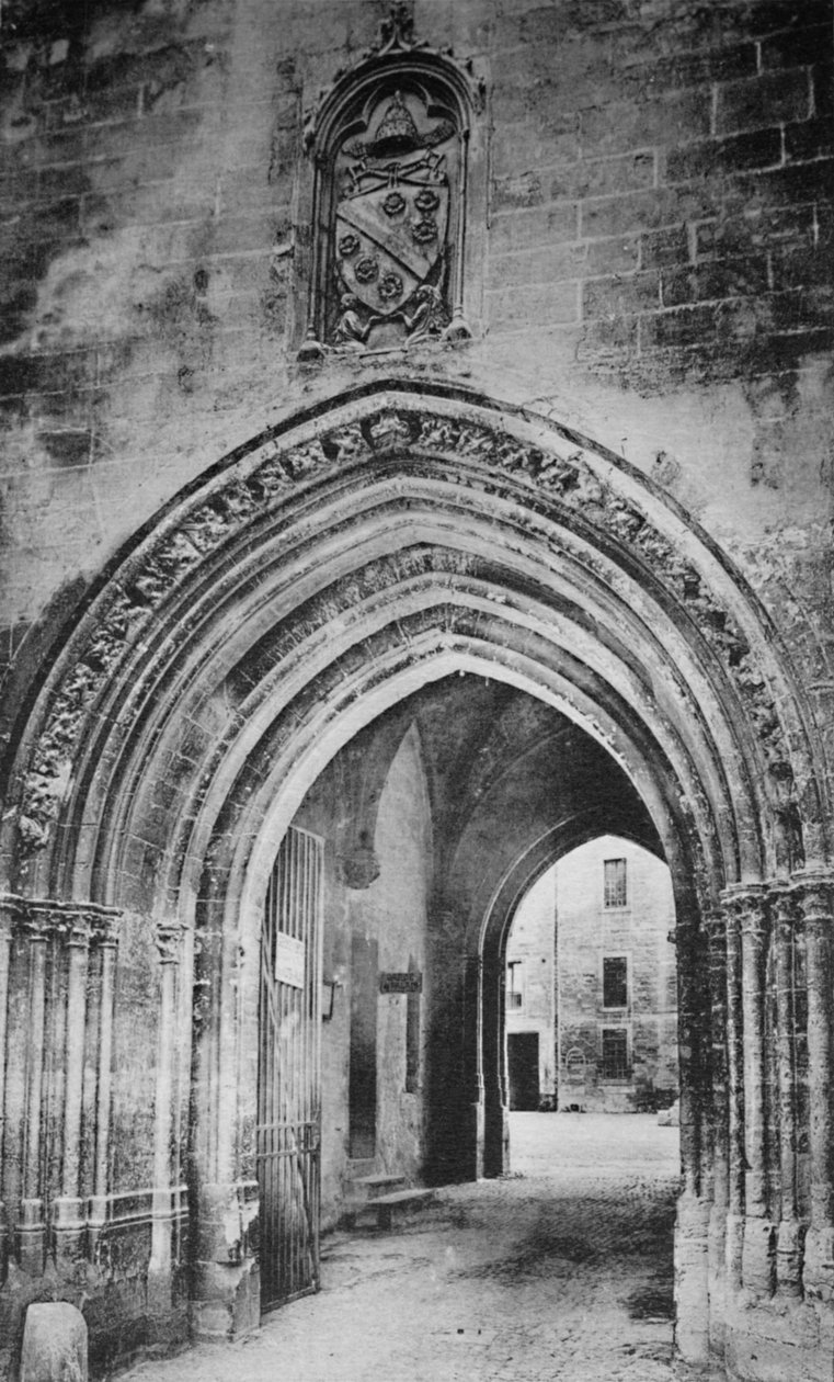 एविग्नन - पॉप्स पैलेस। - प्रधान प्रवेश। - और क्लेमेंट VI की हेरलड्री, c1925 द्वारा अज्ञात