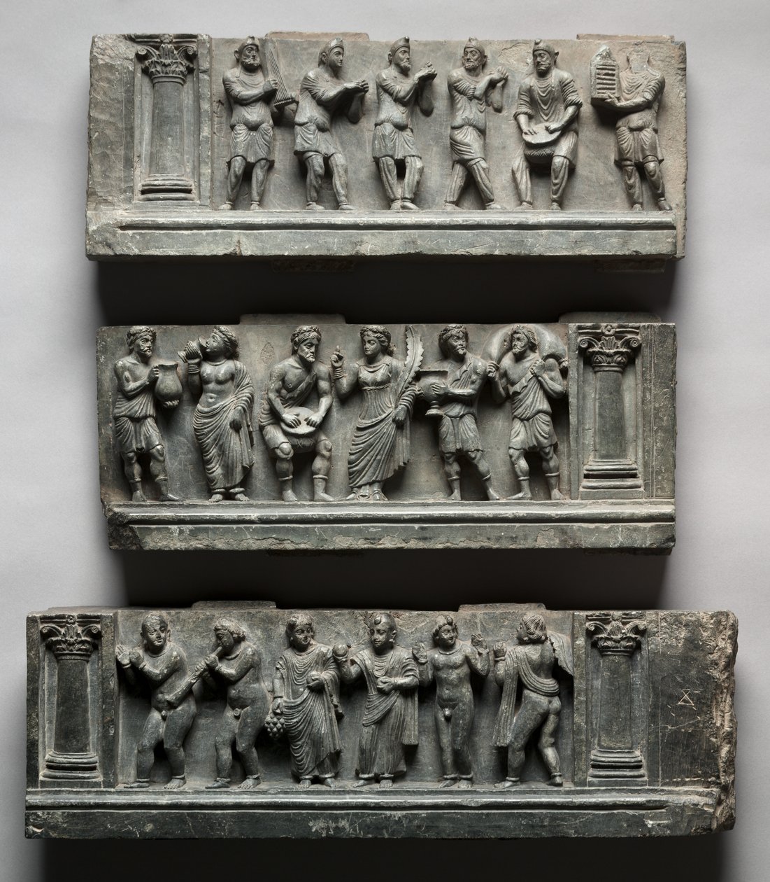 बैचेनीयन राहत, 1-100। द्वारा अज्ञात