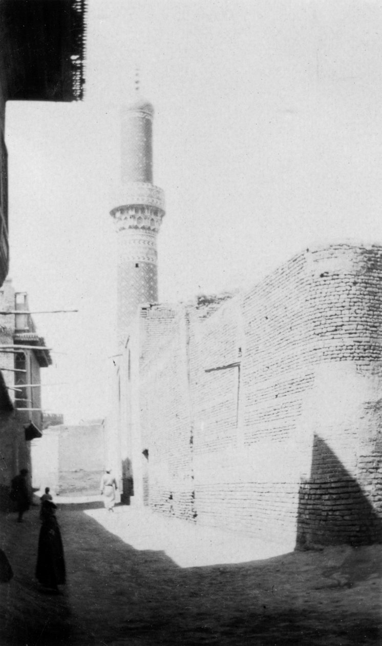बैकस्ट्रीट और पुरानी मस्जिद, बगदाद, इराक, 1917-1919 द्वारा अज्ञात