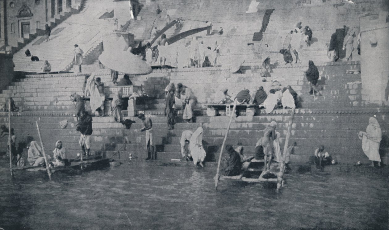 बनारस में स्नान, 1924 द्वारा अज्ञात