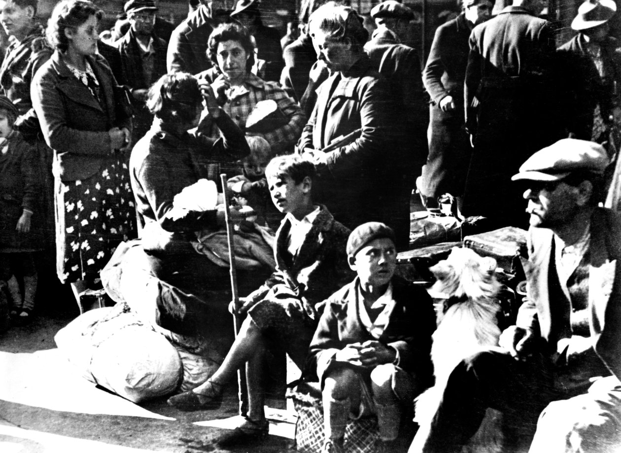 बेल्जियम, गेरे डू नॉर्ड, पेरिस, जुलाई 1940 के बाहर अपनी साइकिल और संपत्ति के साथ शरणार्थी द्वारा अज्ञात