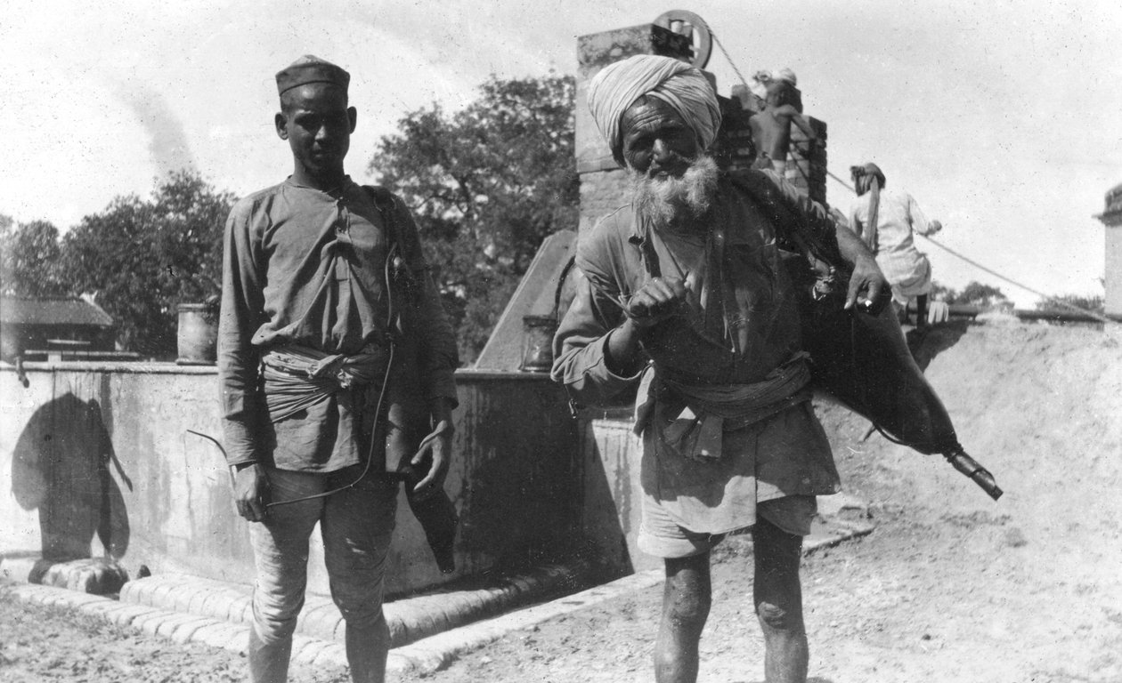 भिश्ती, या जल वाहक, आगरा, भारत, 1916-1917 द्वारा अज्ञात