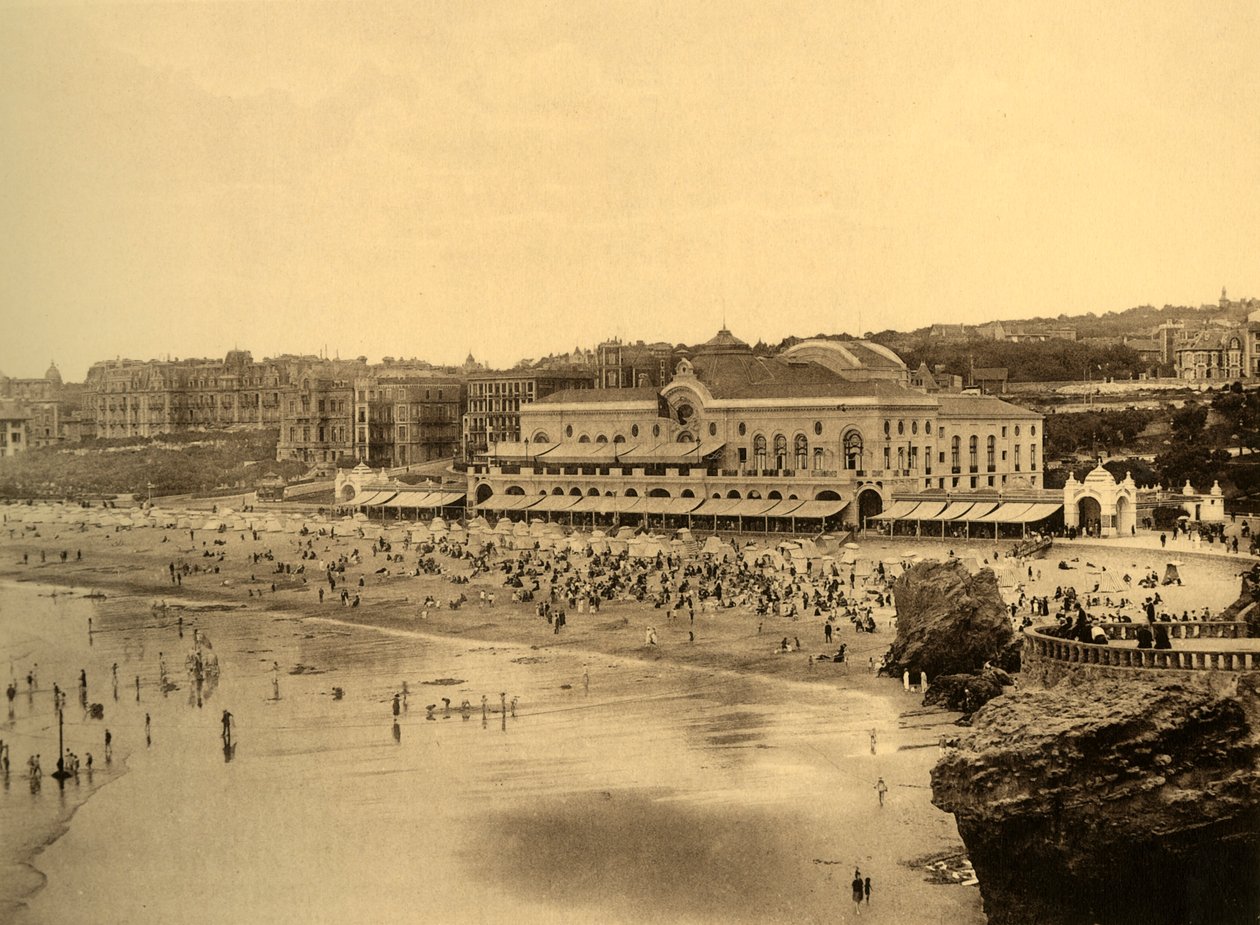 Biarritz - नगर कैसीनो और ग्रांडे प्लाज, c1930। द्वारा अज्ञात