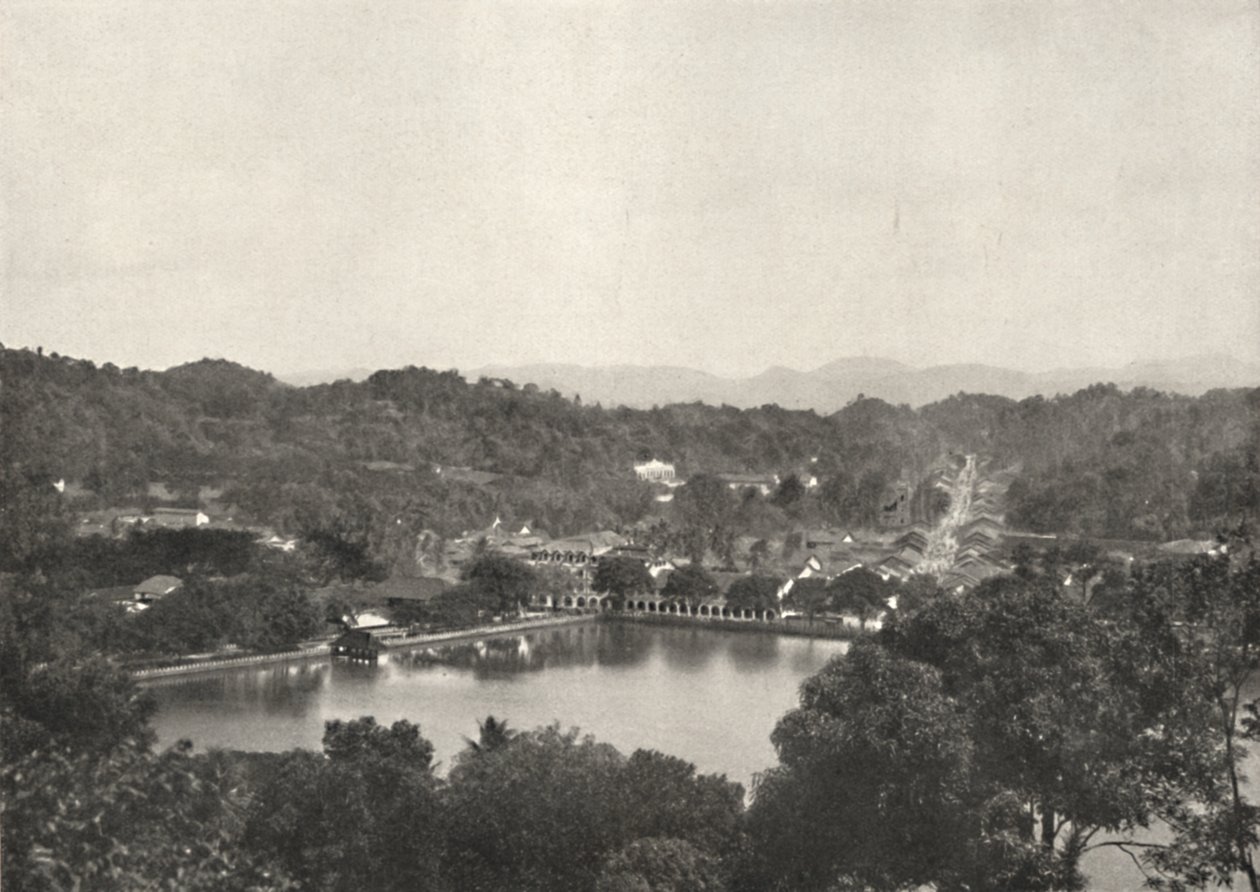 ग्रीरी-रोड से एनएनडब्ल्यू, 1926 तक कैंडी की झील का दृश्य द्वारा अज्ञात