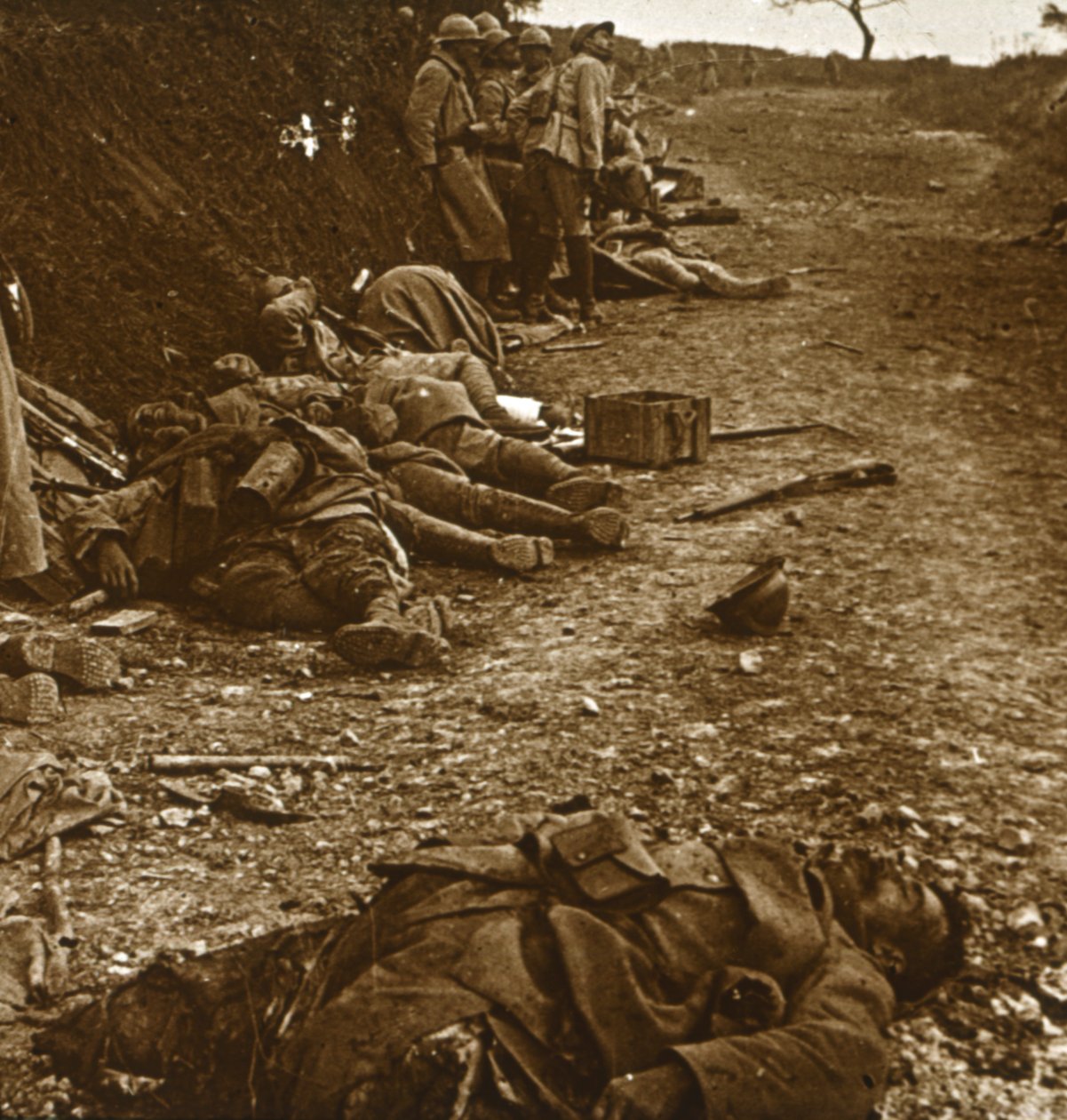 कुर्टिस, उत्तरी फ्रांस, 1918 को लेने के बाद निकायों द्वारा अज्ञात