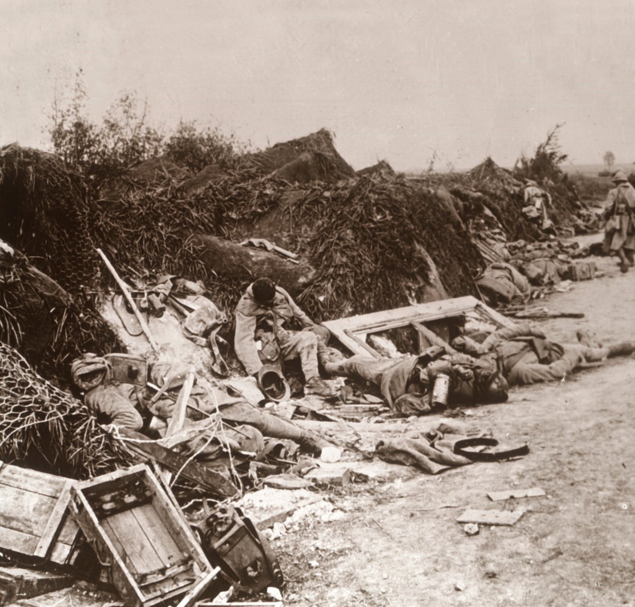 कोर्टसेल, उत्तरी फ्रांस, जून 1918 को लेने के बाद निकायों द्वारा अज्ञात