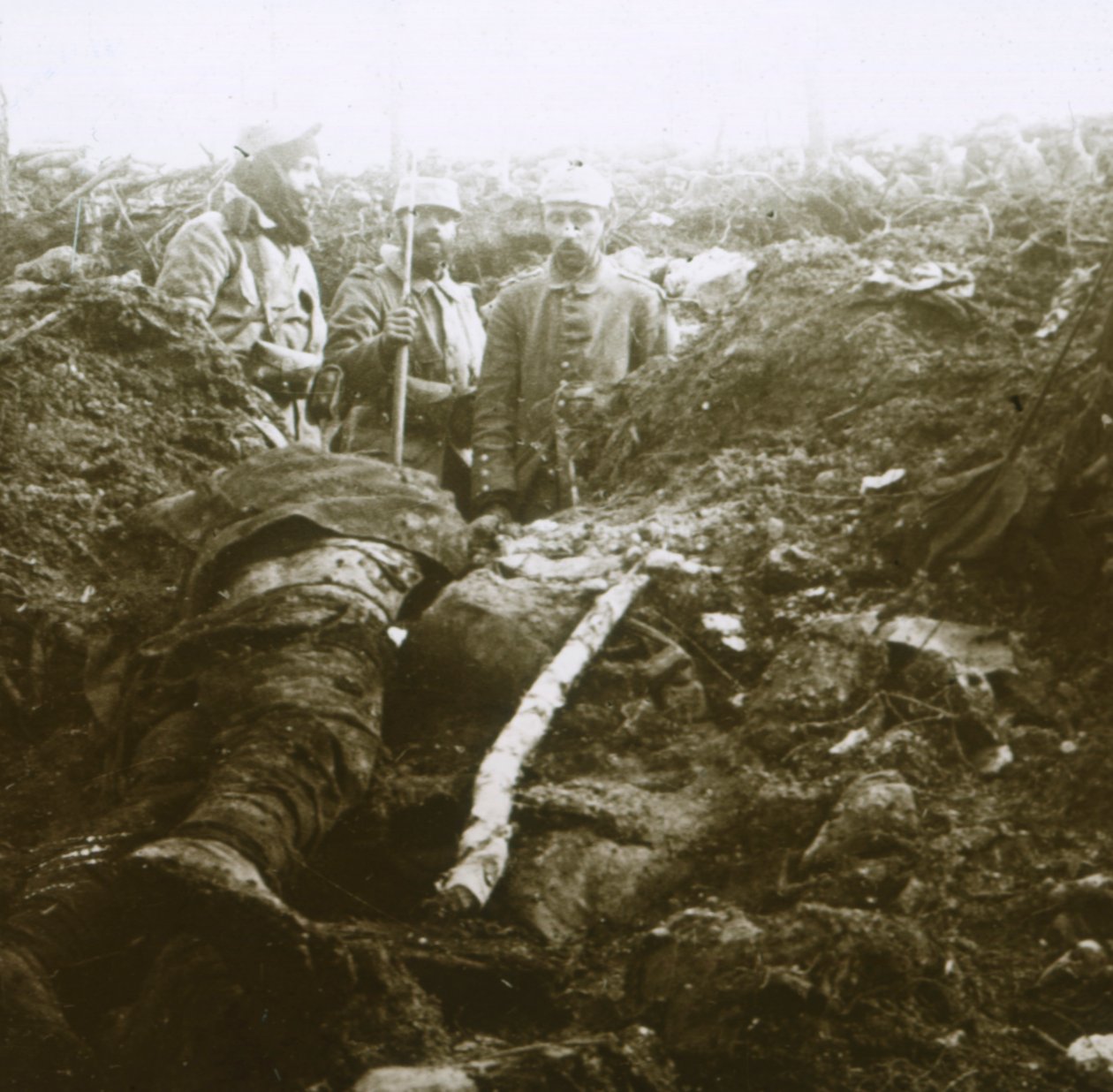 निकायों और कैदियों, लेस gesपारेस, उत्तरी फ्रांस, 1915। द्वारा अज्ञात