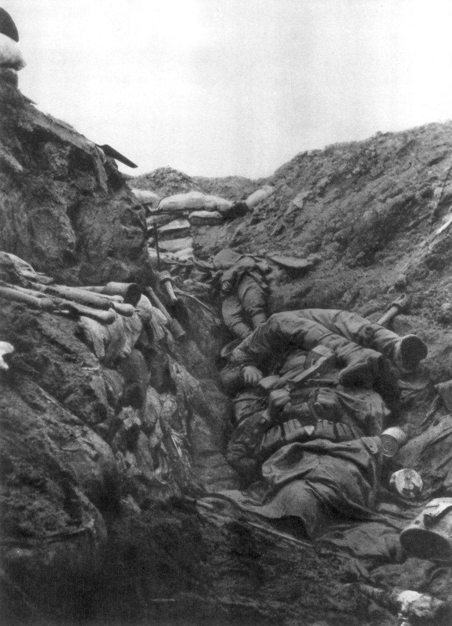 9 अप्रैल 1916 को फ्रांस के वैर्डन, मोर्ट होम में एक खाई में अस्थियां द्वारा अज्ञात