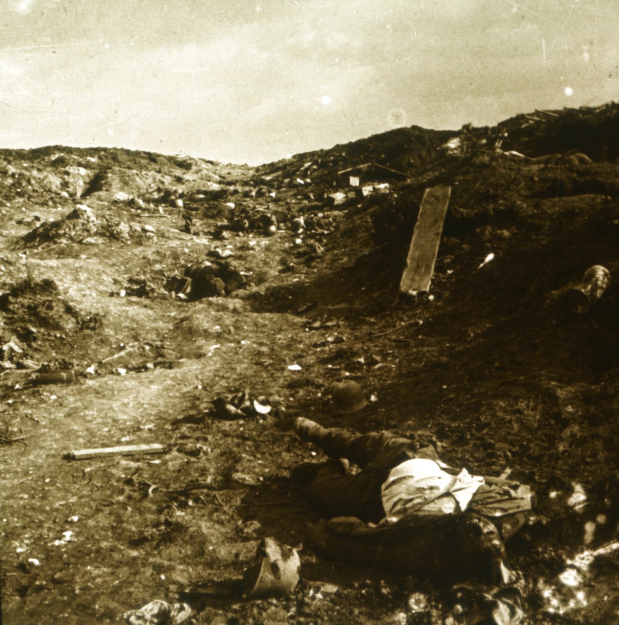 शरीर, सामने की रेखा पर खाइयां, सोमे, उत्तरी फ्रांस, c1916-c1918 द्वारा अज्ञात