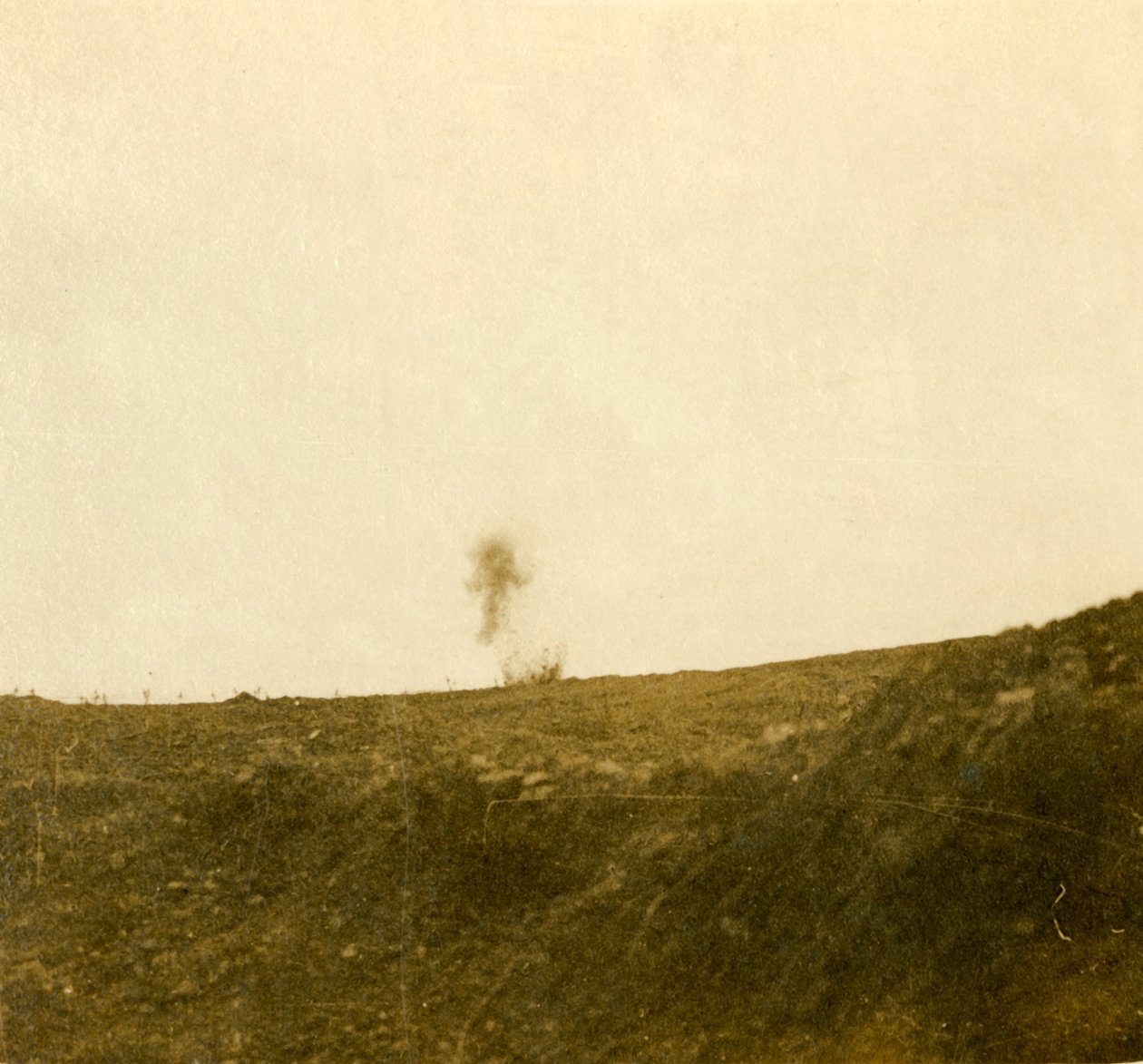बम विस्फोट, c1914-c1918 द्वारा अज्ञात