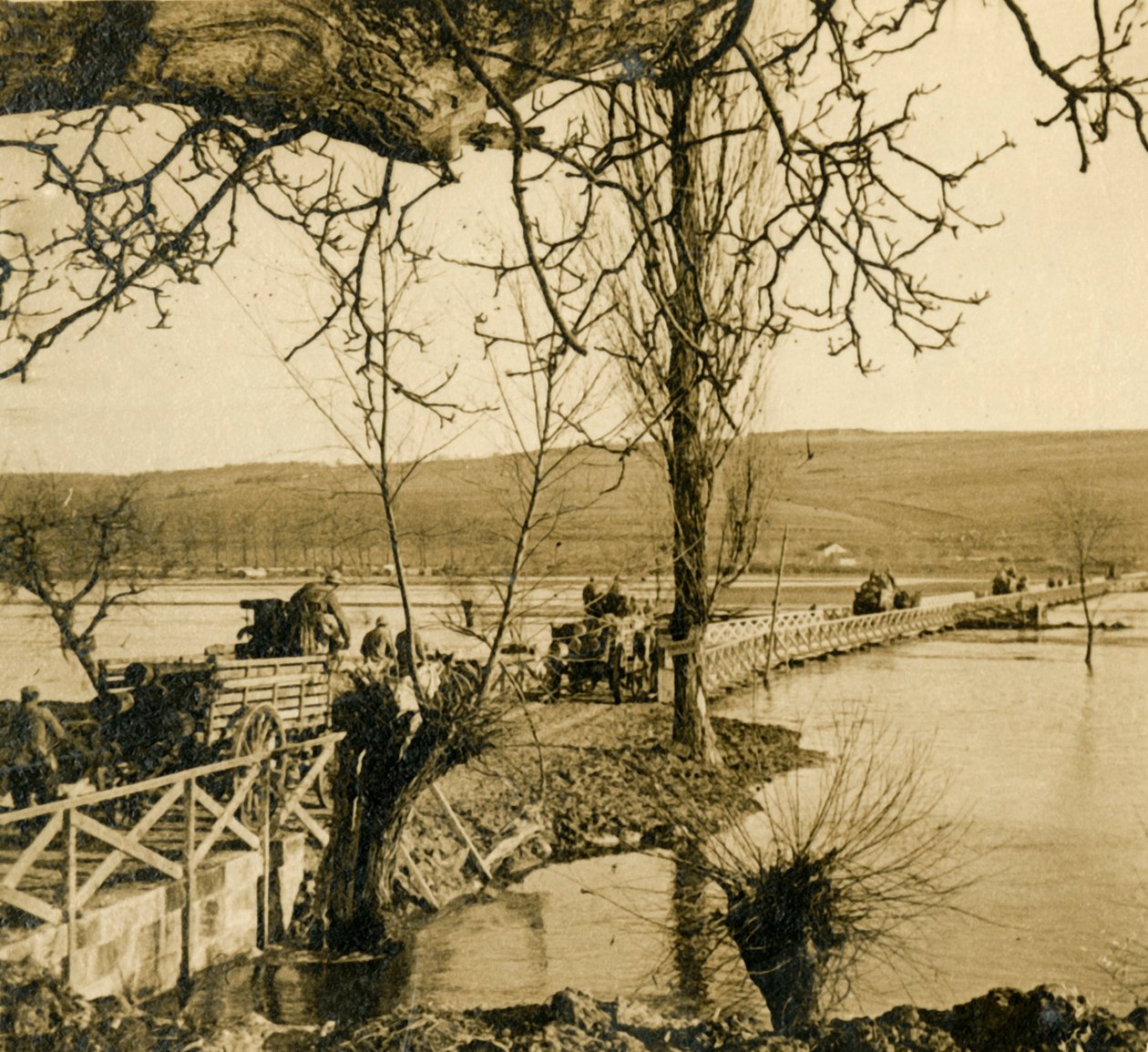 डुगनी, उत्तरी फ्रांस में नदी के ऊपर पुल, c1914-c1918 द्वारा अज्ञात
