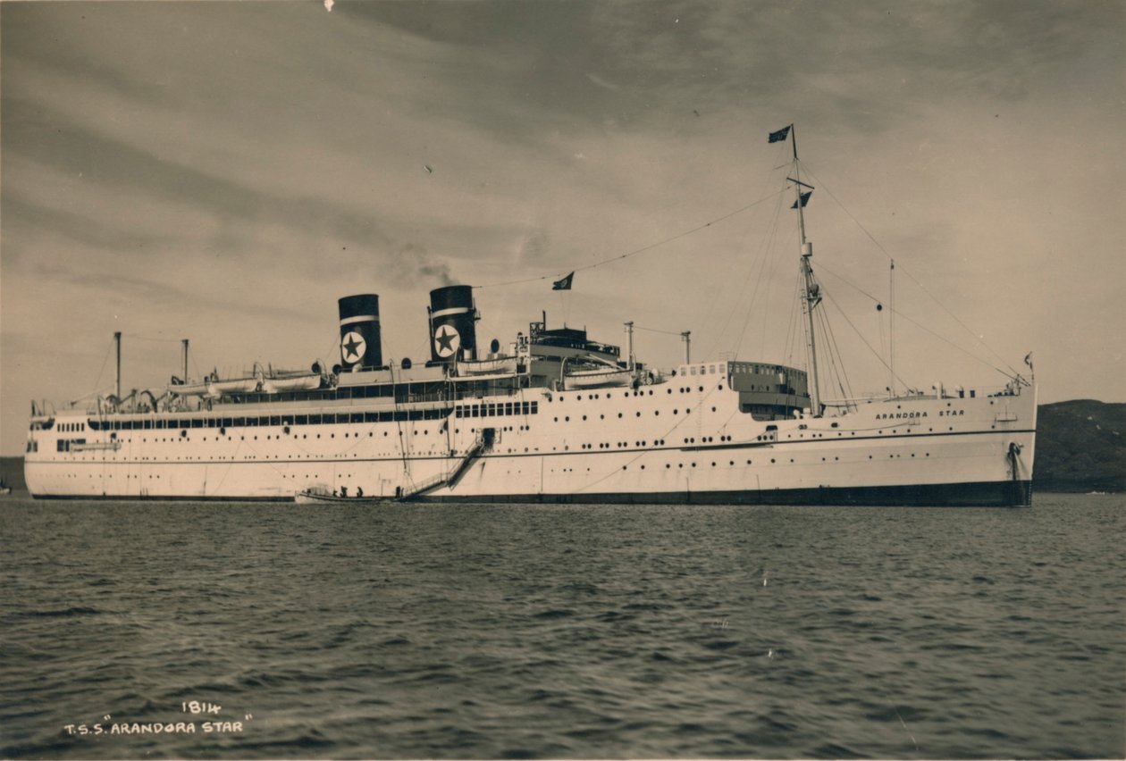 ब्रिटिश यात्री जहाज एसएस अरंडोरा स्टार ऑफ़ द ब्लू स्टार लाइन, 1936 द्वारा अज्ञात