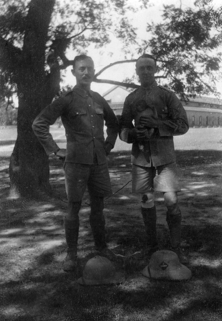 ब्रिटिश सैनिक, मुट्रा, भारत, 1917 द्वारा अज्ञात