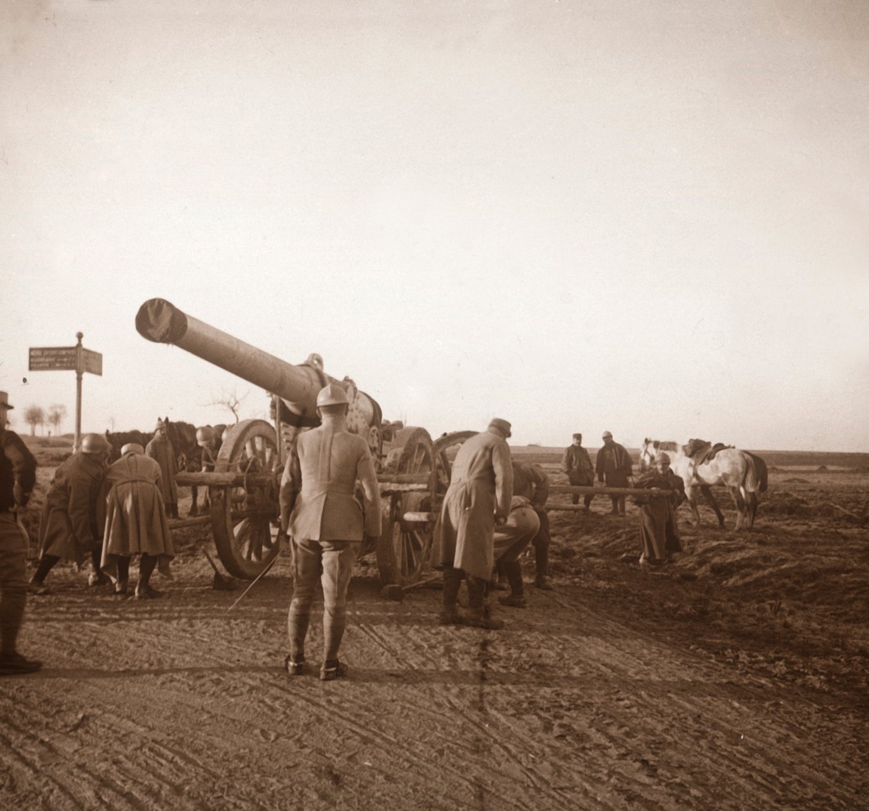 टूटी हुई भारी तोपें, सोम्मे, उत्तरी फ्रांस, c1914-c1918 द्वारा अज्ञात