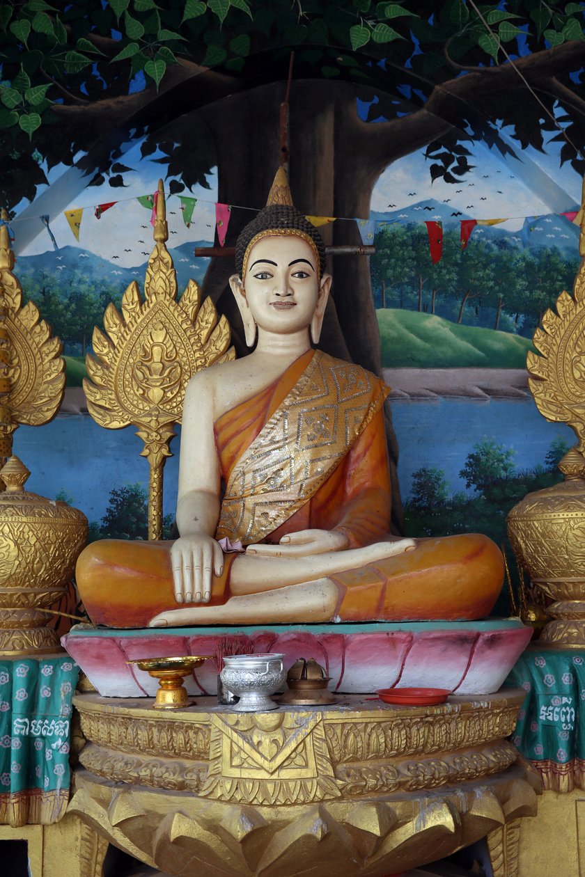 खमेर मंदिर में बुद्ध की मूर्ति। कंबोडिया द्वारा अज्ञात