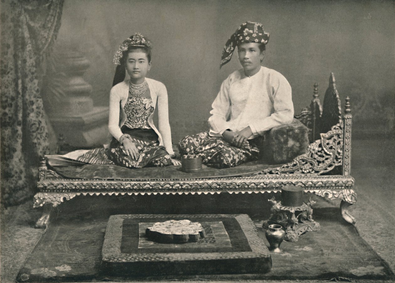 बर्मी प्रिंस एंड प्रिंसेस, 1900। द्वारा अज्ञात