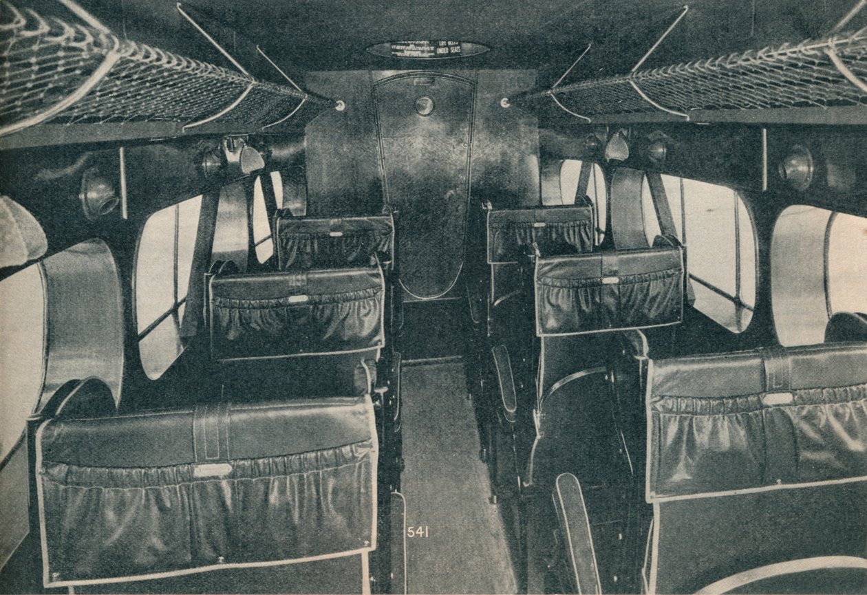 केबिन ऑफ़ ए डे हैविलैंड DH86B बाइप्लेन, c1934 c1937 द्वारा अज्ञात