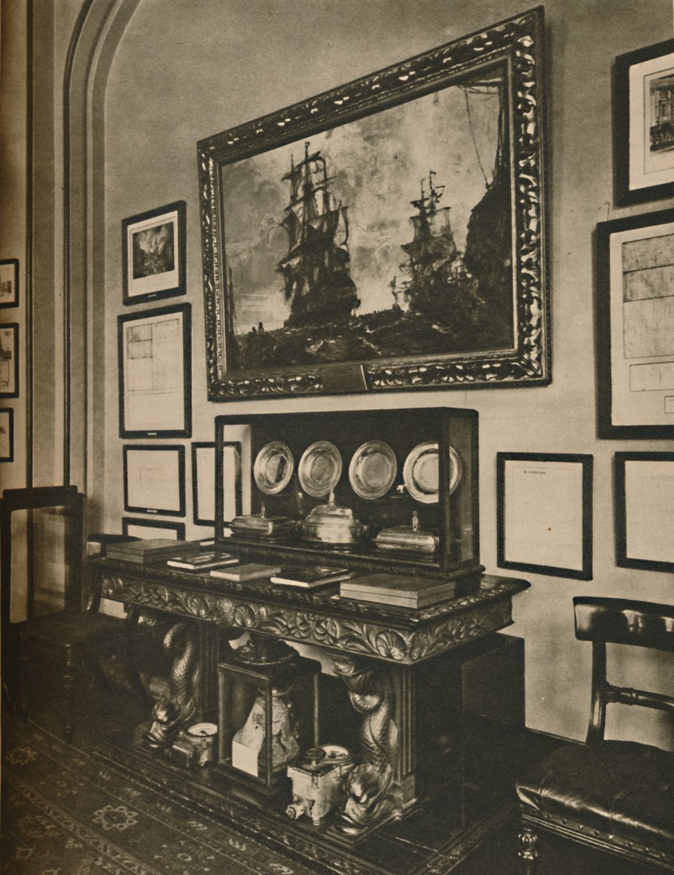 लॉयड्स समिति कक्ष में नेल्सन अवशेष का मंत्रिमंडल, c1935। द्वारा अज्ञात