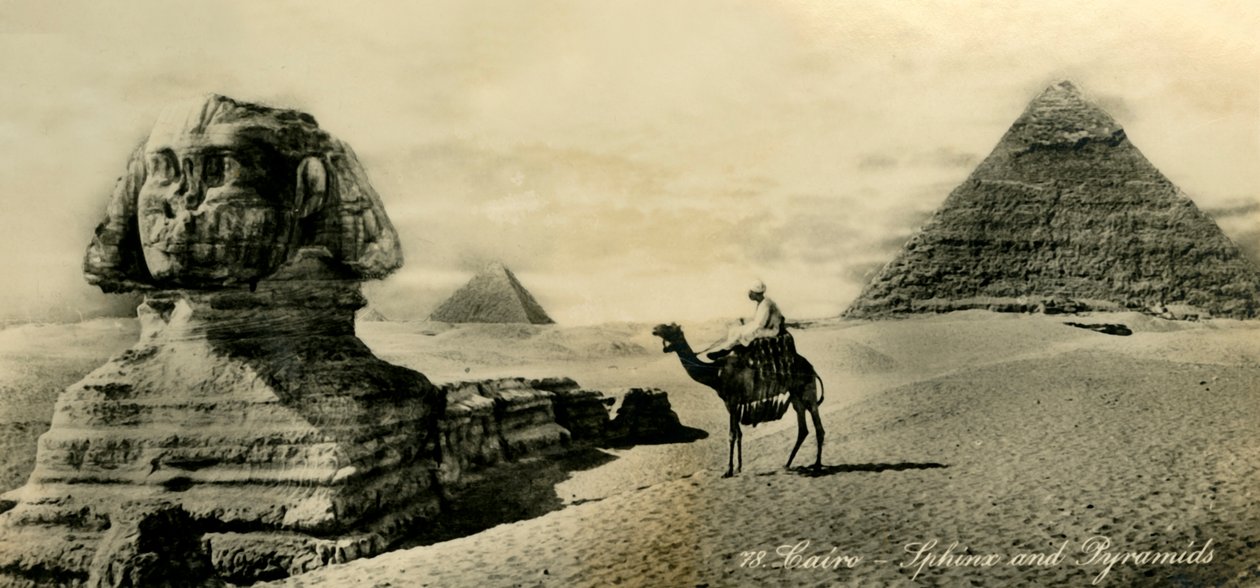काहिरा - स्फिंक्स और पिरामिड, c1918-c1939। द्वारा अज्ञात