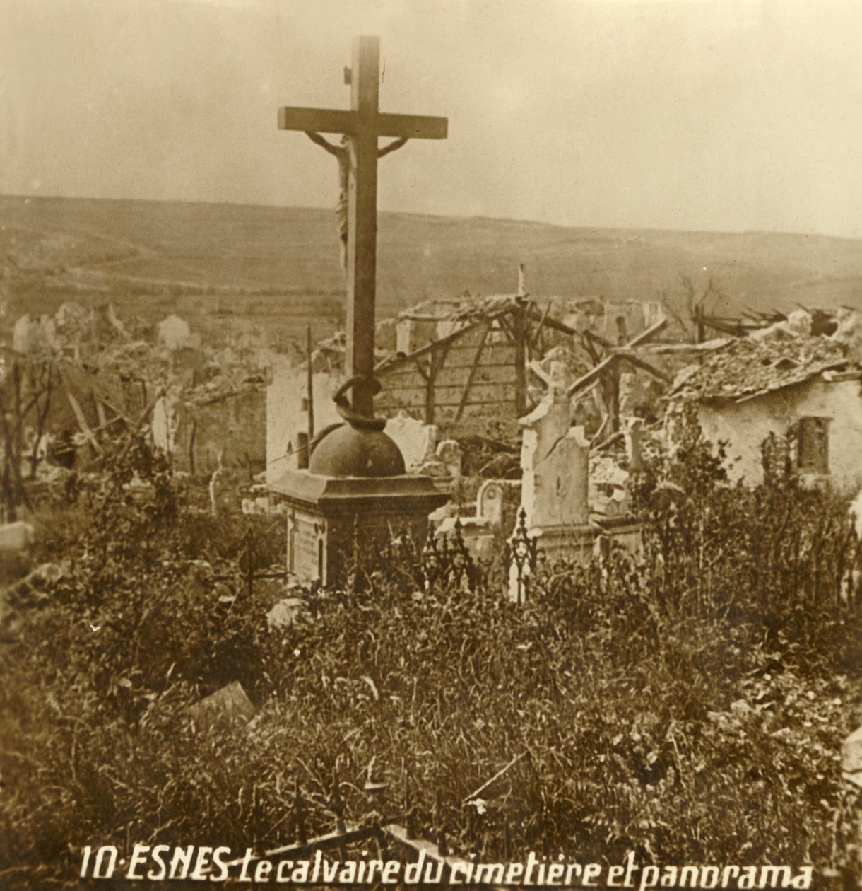 Esnes, उत्तरी फ्रांस के कब्रिस्तान में कलवारी, c1914-c1918 द्वारा अज्ञात